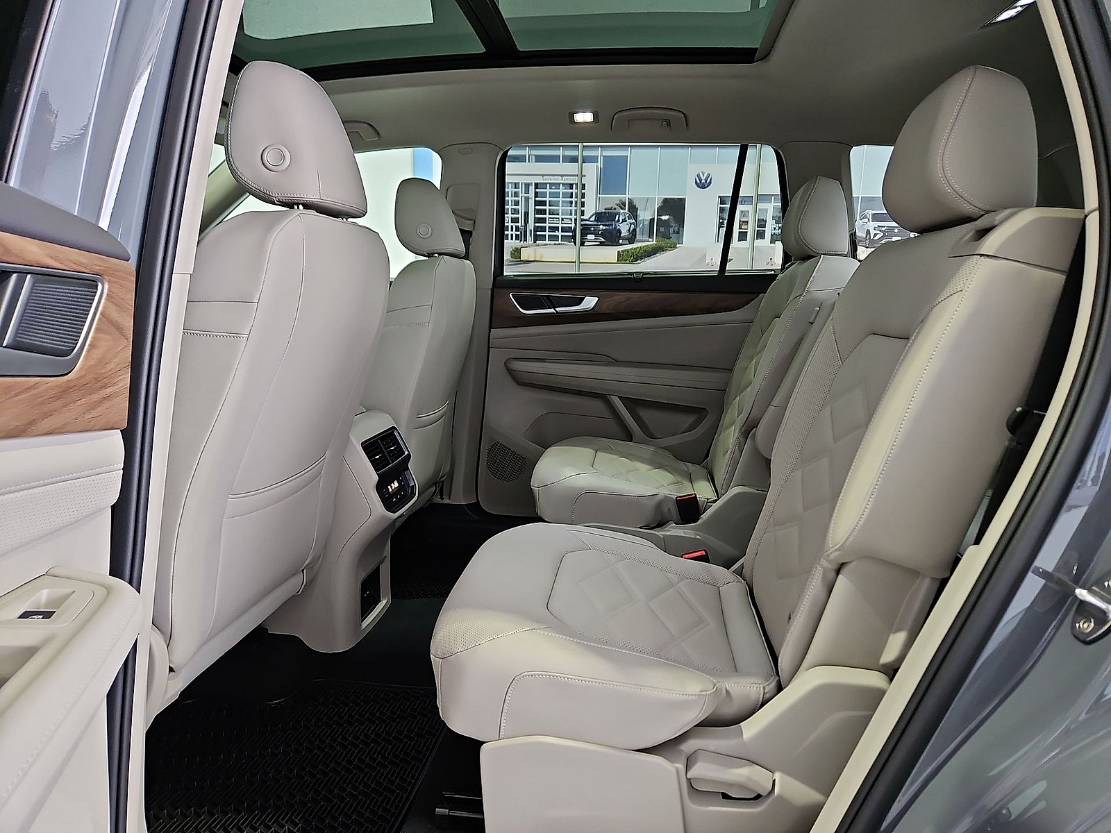 2026 Volkswagen Atlas photo 13 of 22