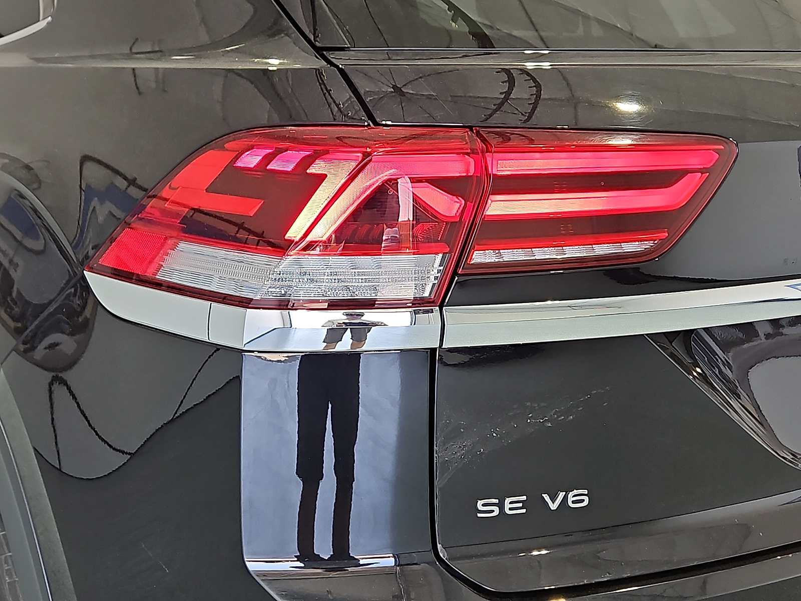 2023 Volkswagen Atlas Cross Sport 3.6L V6 SE w/Technology - 6