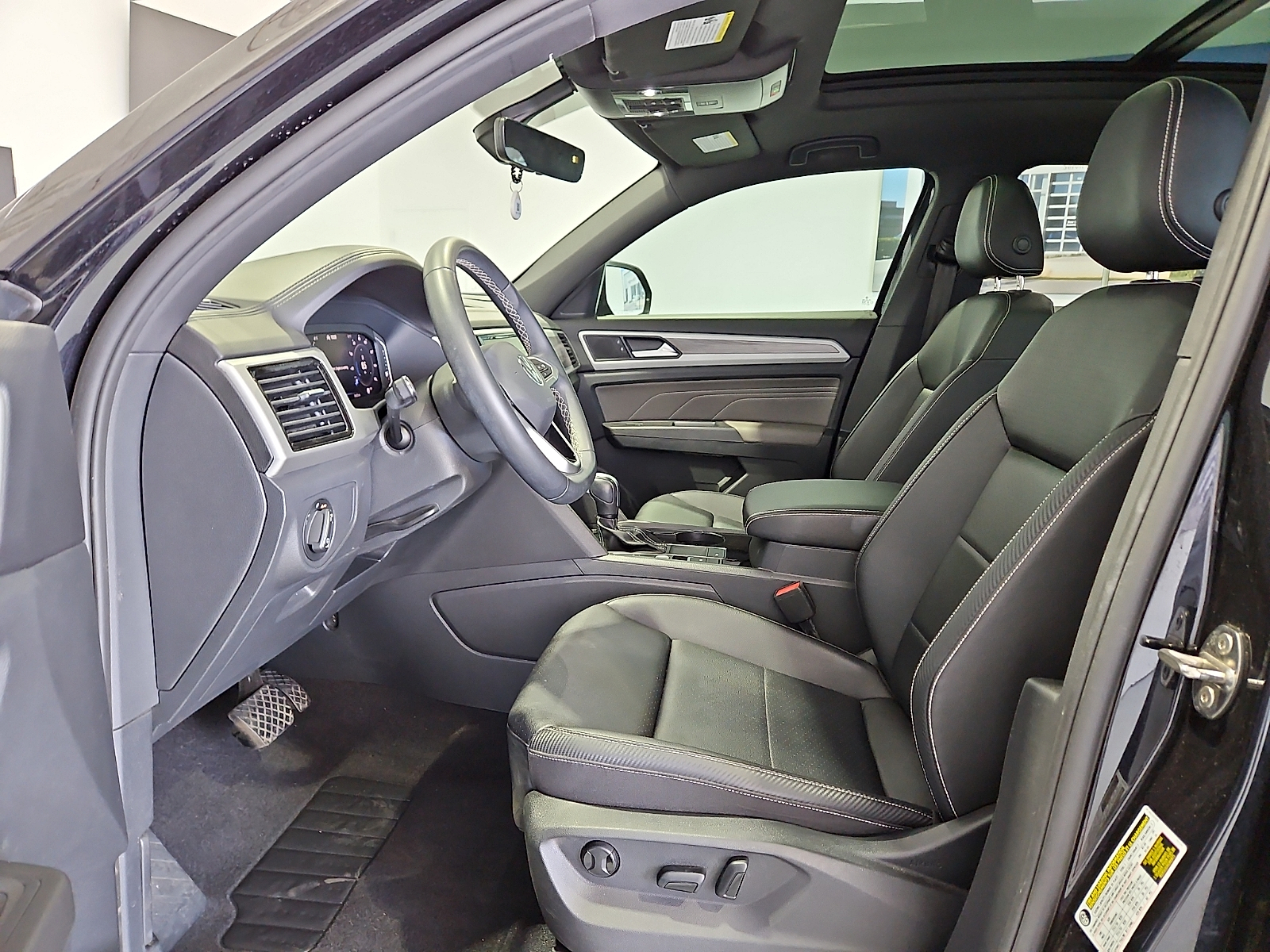 2023 Volkswagen Atlas Cross Sport 3.6L V6 SE w/Technology - 11