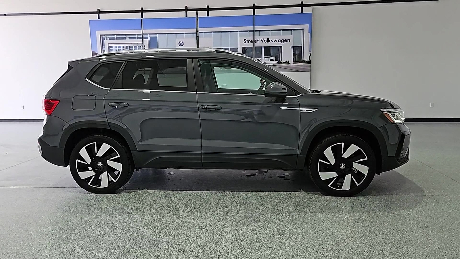2024 Volkswagen Taos 1.5T SEL - 8
