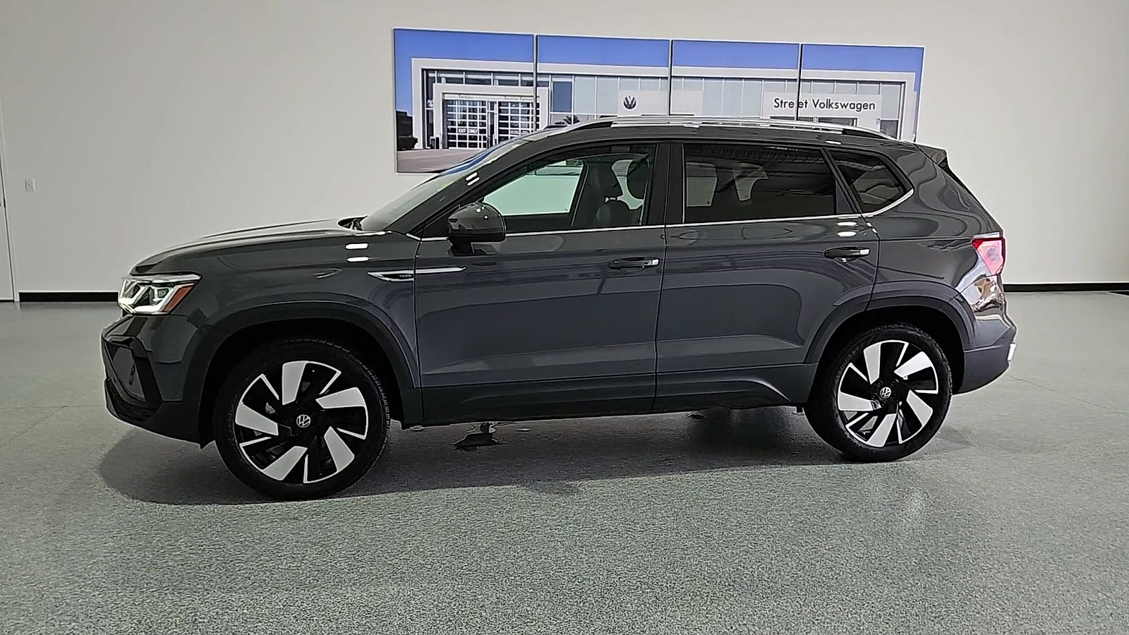 2024 Volkswagen Taos 1.5T SEL - 4