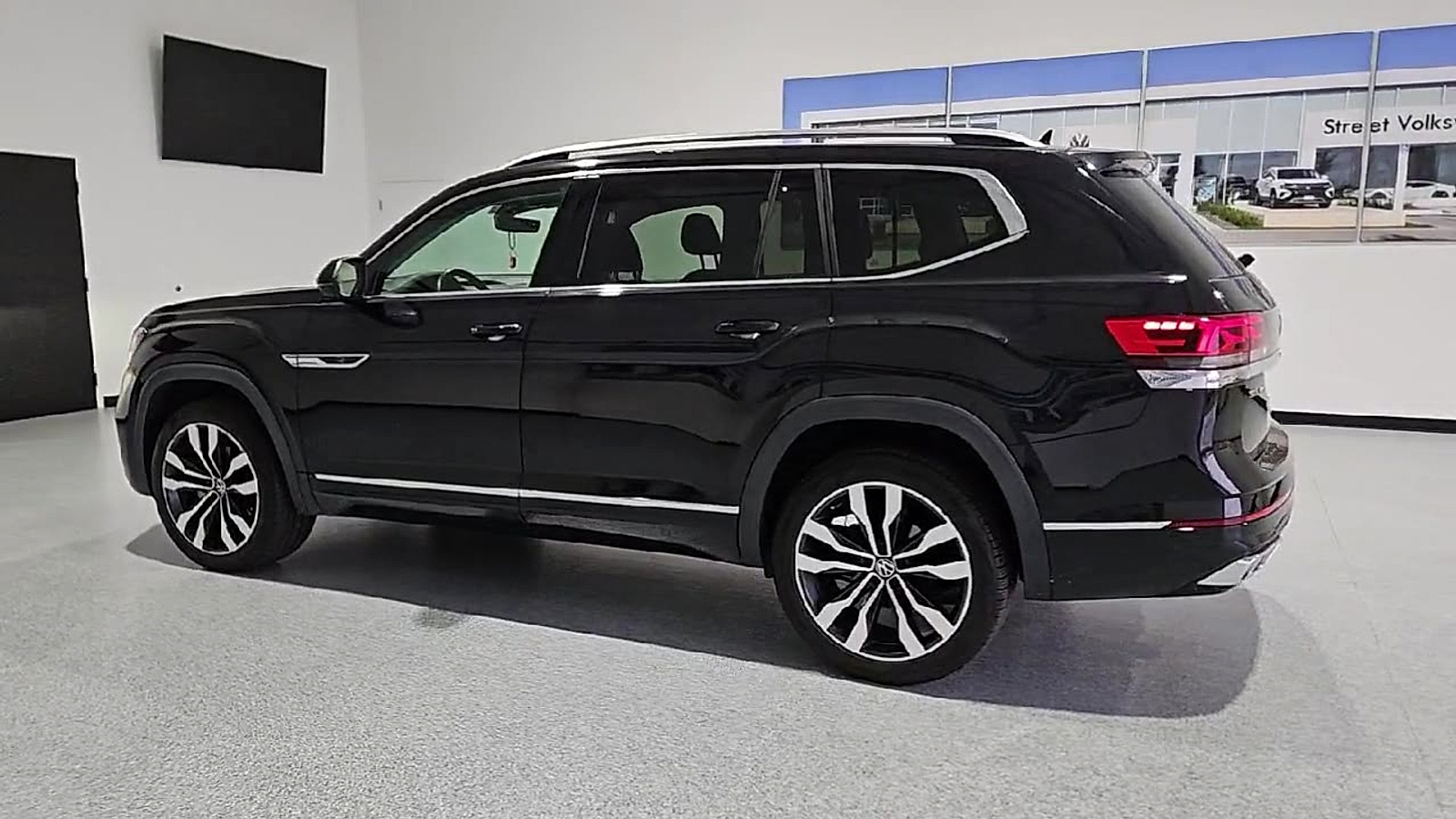 2022 Volkswagen Atlas 3.6L V6 SEL Premium R-Line Deep Black at Bobby Duby Motors