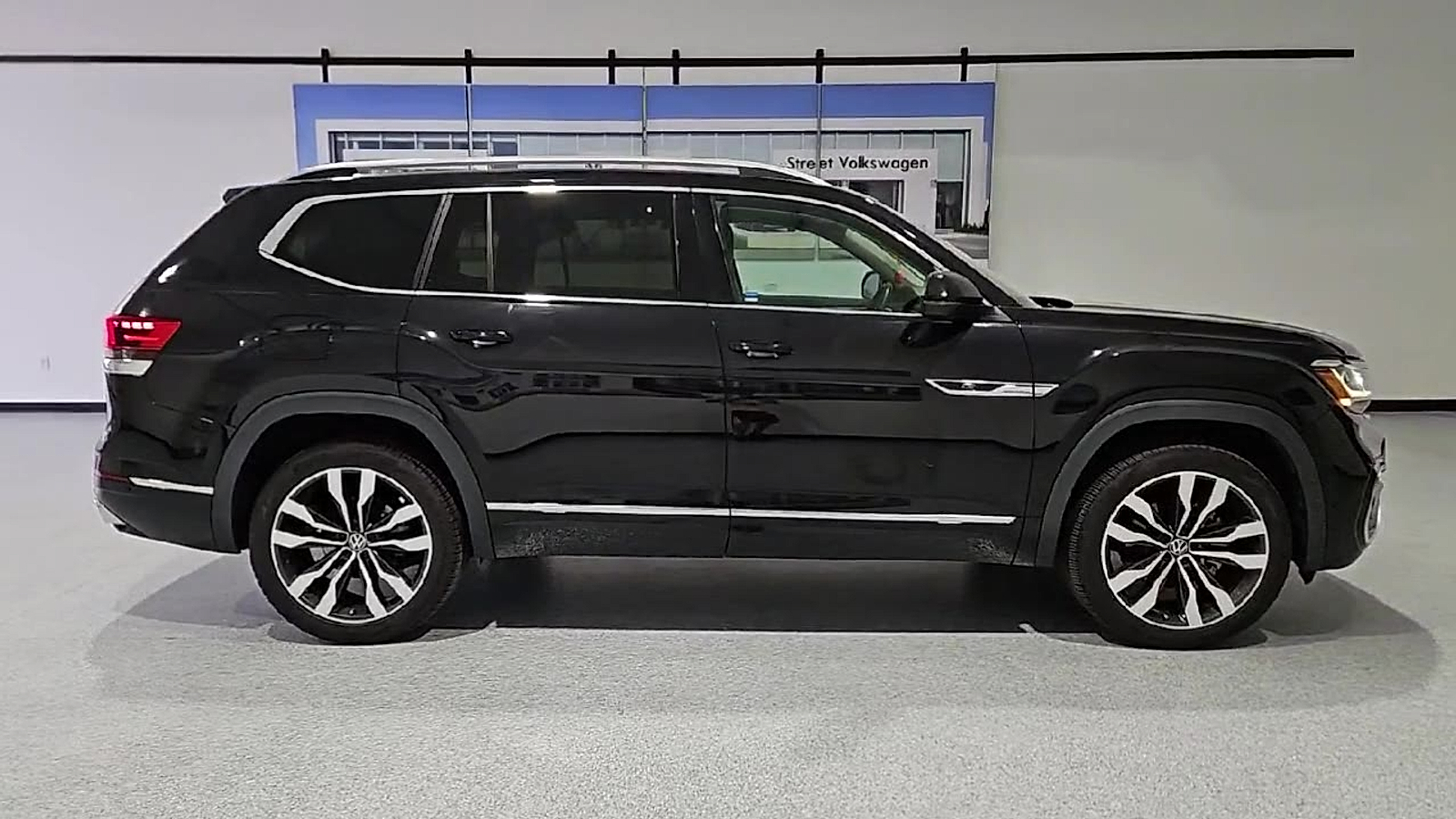 2022 Volkswagen Atlas 3.6L V6 SEL Premium R-Line Deep Black at Bobby Duby Motors