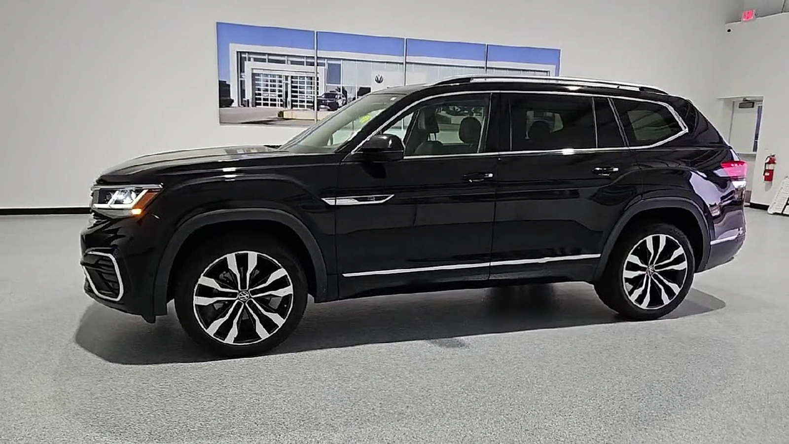 2022 Volkswagen Atlas 3.6L V6 SEL Premium R-Line Deep Black at Bobby Duby Motors