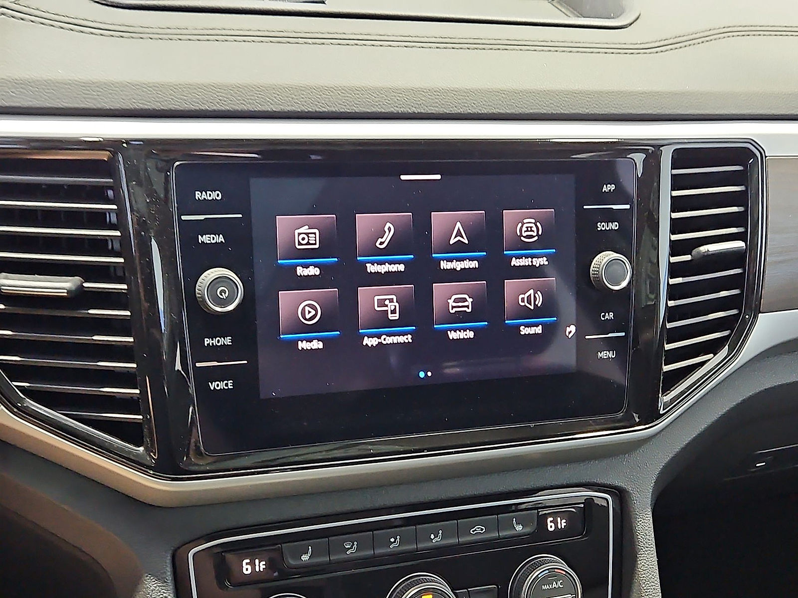 2023 Volkswagen Atlas 3.6L V6 SE w/Technology Pure White at Street VW of Amarillo