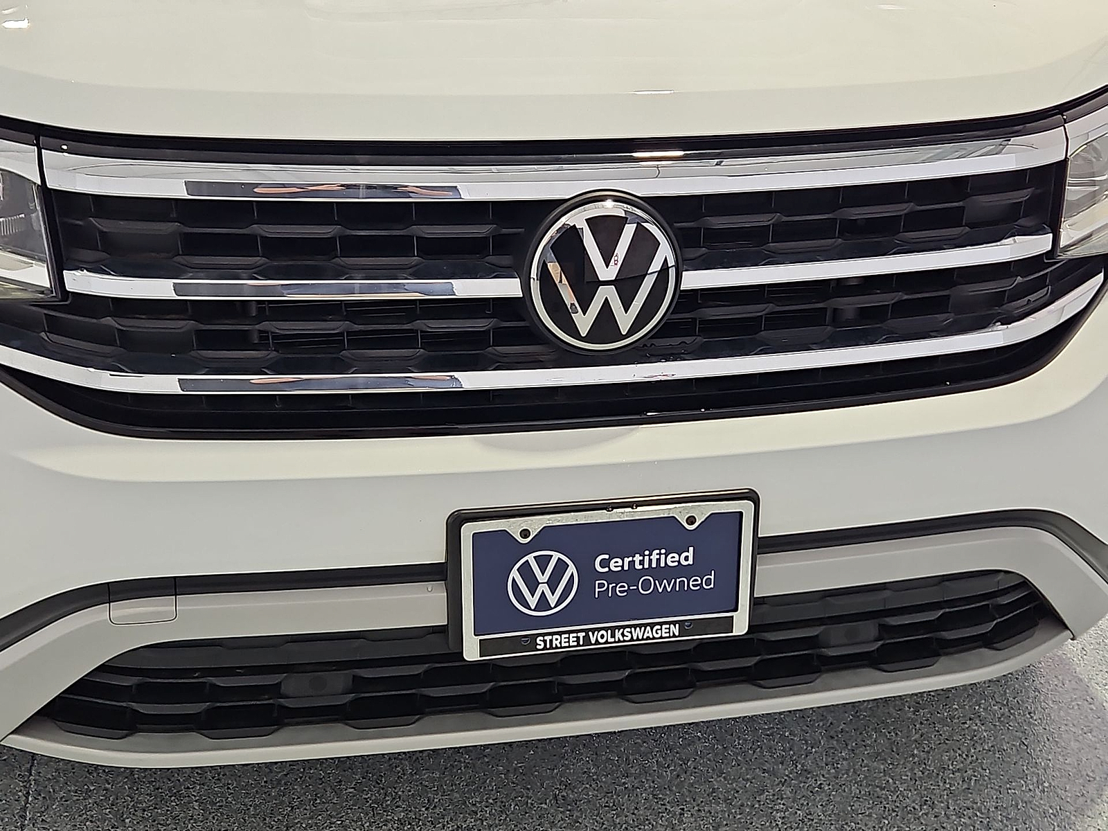 2023 Volkswagen Atlas 3.6L V6 SE w/Technology Pure White at Street VW of Amarillo