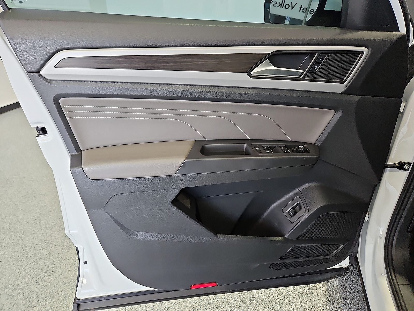 2023 Volkswagen Atlas 3.6L V6 SE w/Technology Pure White at Street VW of Amarillo