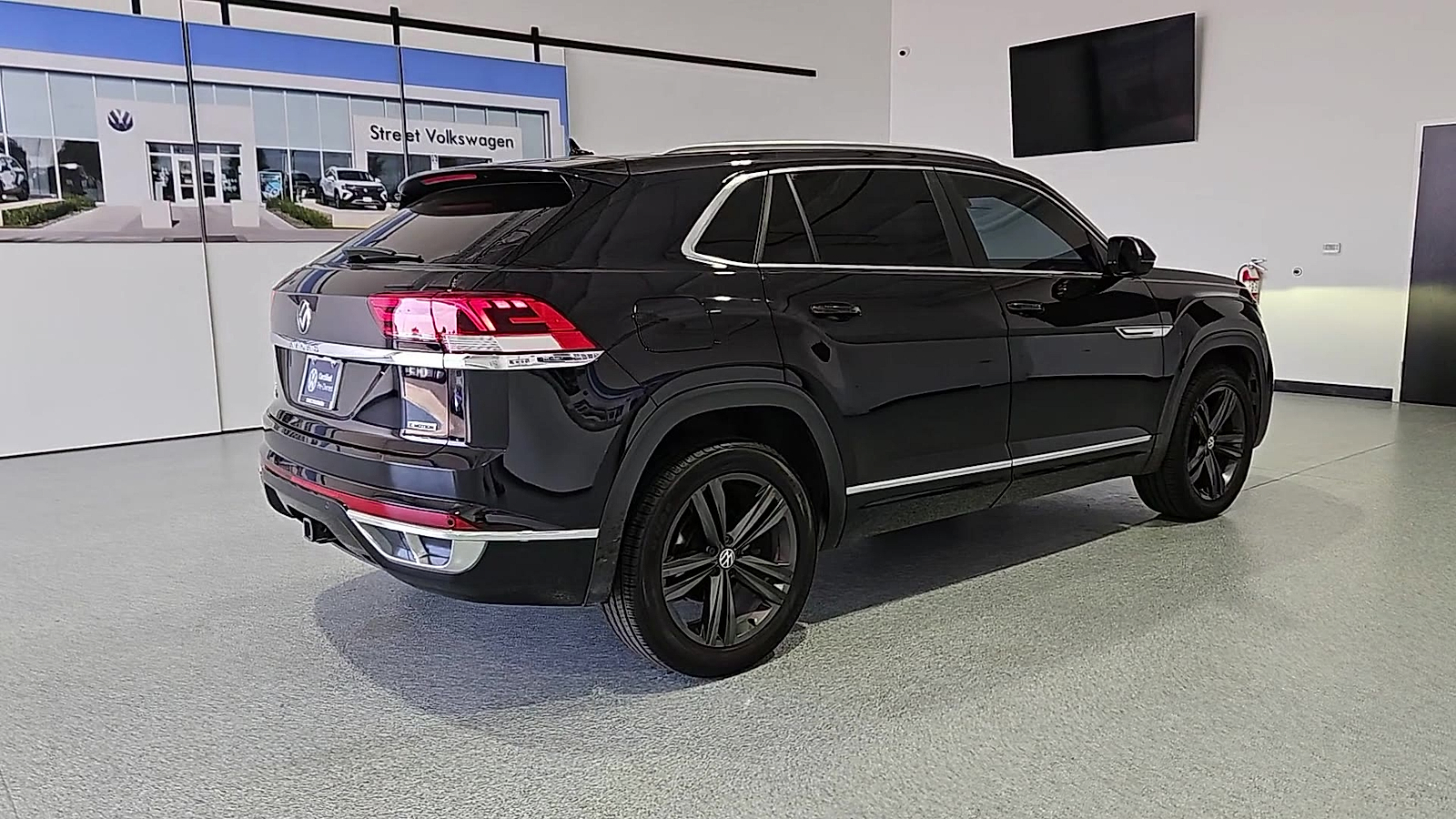 2022 Volkswagen Atlas Cross Sport 3.6L V6 SEL R-Line Deep Black at Street VW of Amarillo