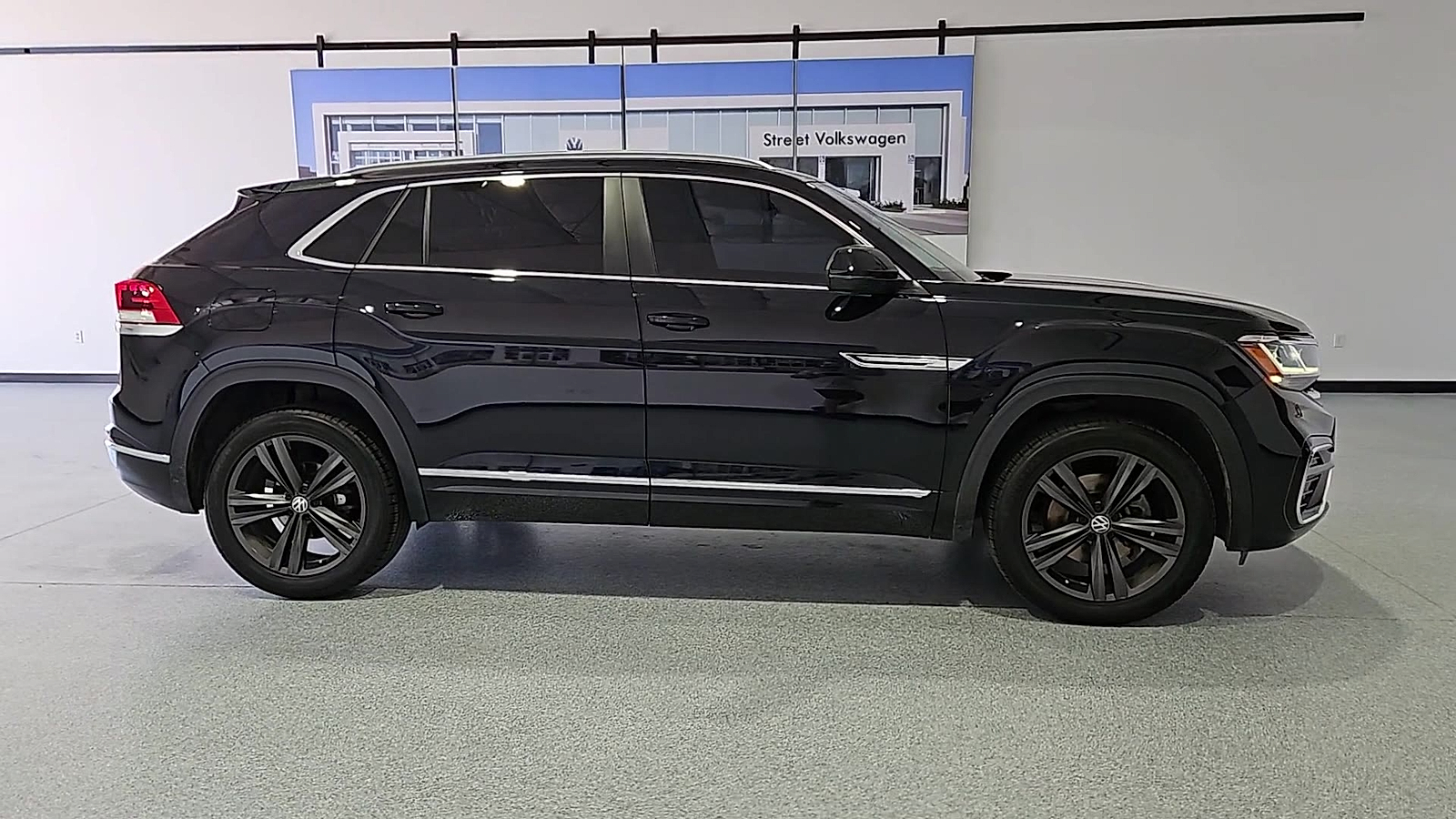 2022 Volkswagen Atlas Cross Sport 3.6L V6 SEL R-Line Deep Black at Street VW of Amarillo