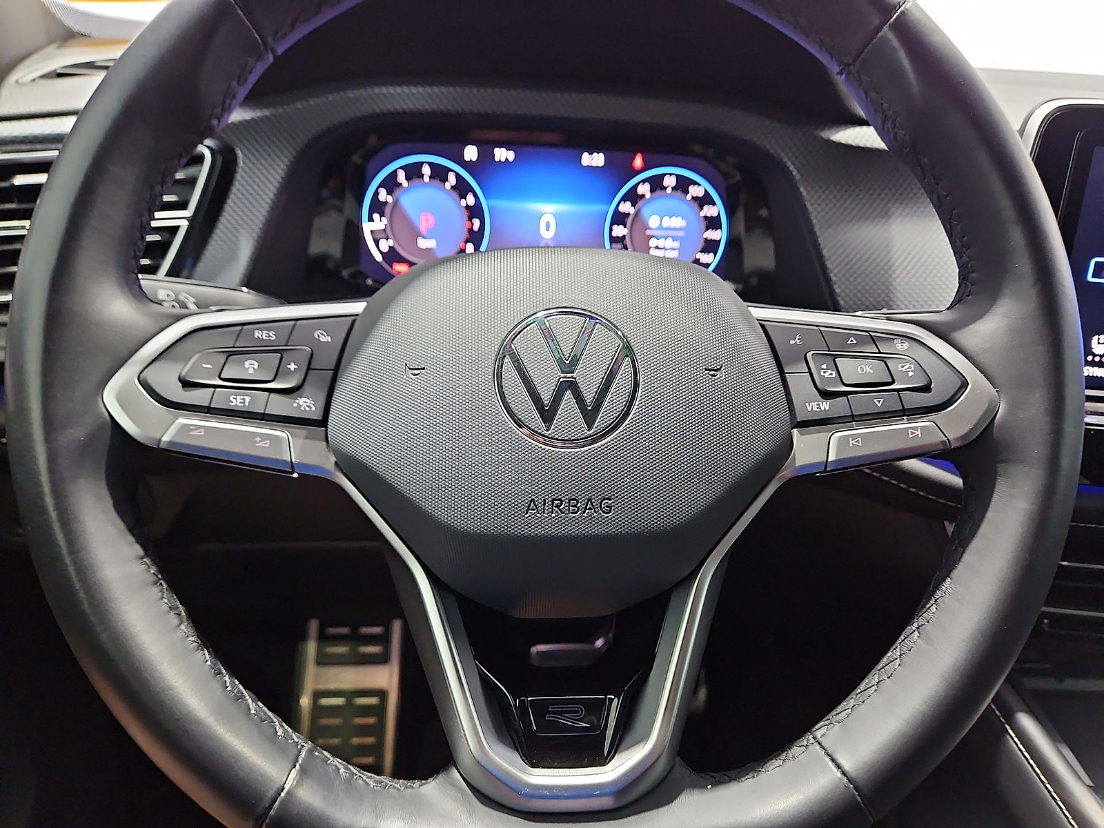 2024 Volkswagen Atlas Cross Sport 2.0T SEL R-Line Silver Mist Metallic at Street VW of Amarillo