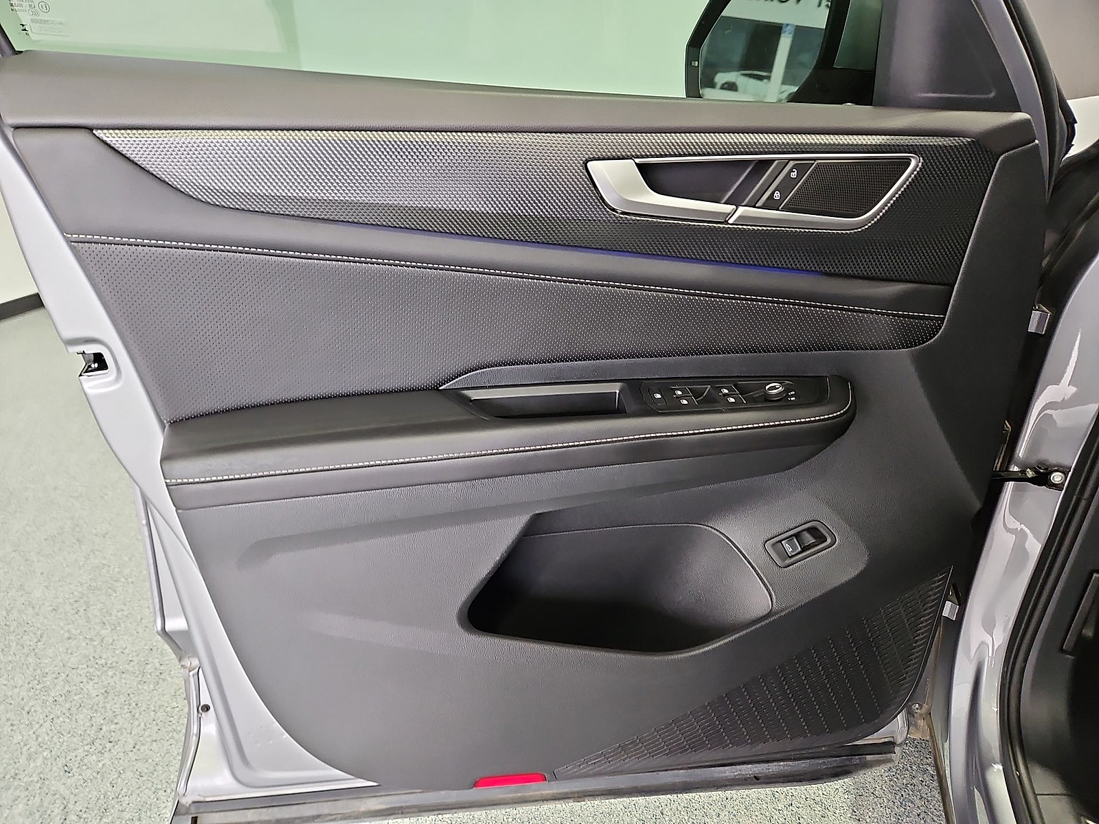 2024 Volkswagen Atlas Cross Sport 2.0T SEL R-Line Silver Mist Metallic at Street VW of Amarillo