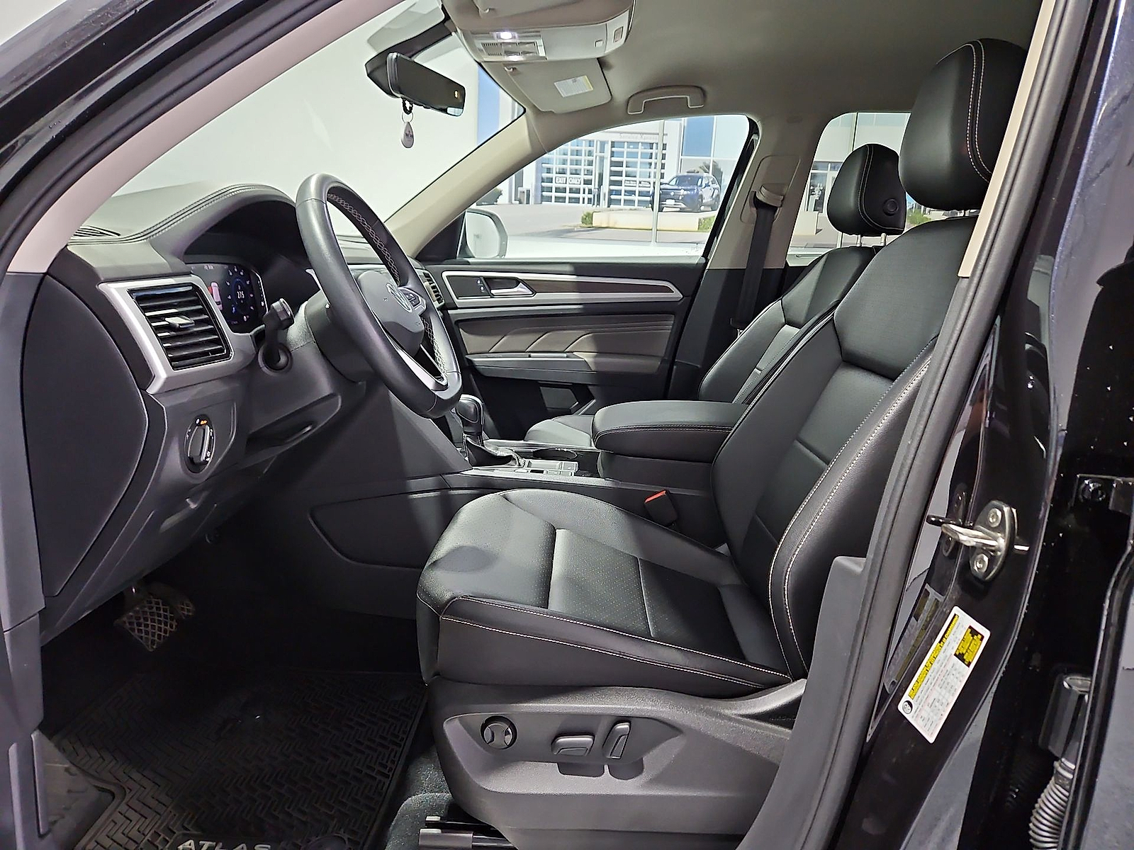2023 Volkswagen Atlas 3.6L V6 SE w/Technology Deep Black at Street VW of Amarillo