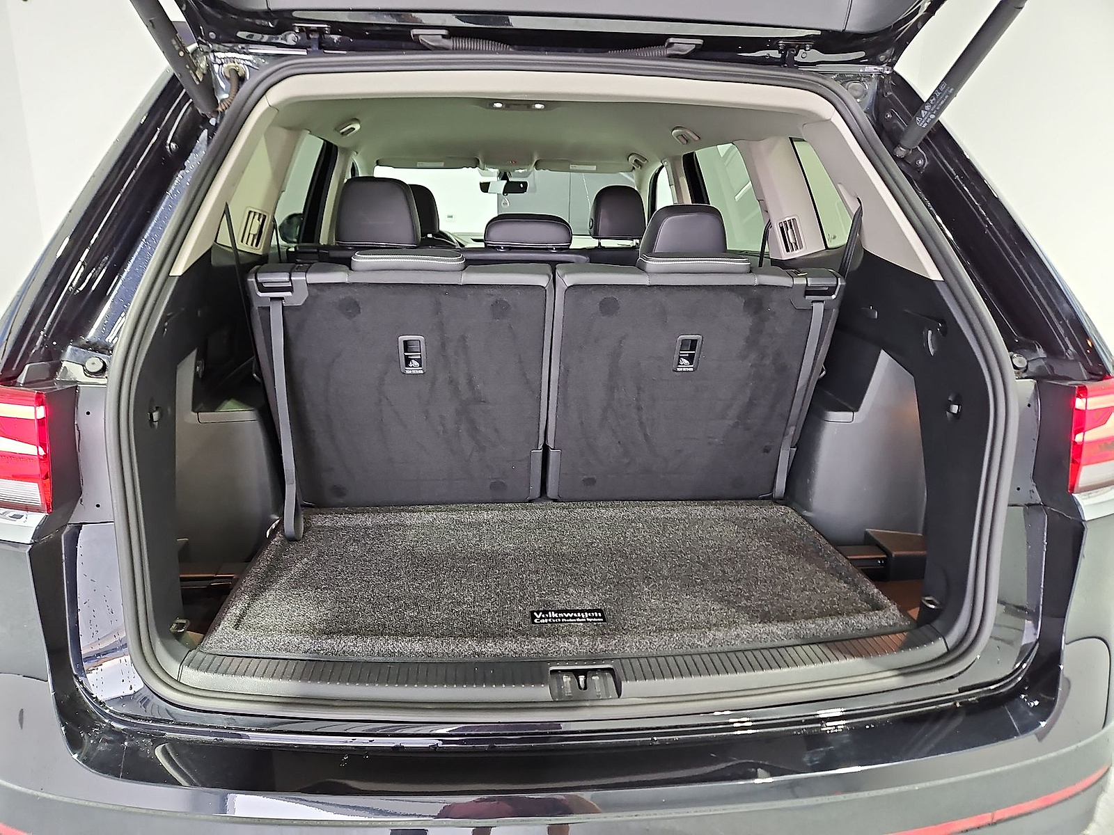 2023 Volkswagen Atlas 3.6L V6 SE w/Technology Deep Black at Street VW of Amarillo