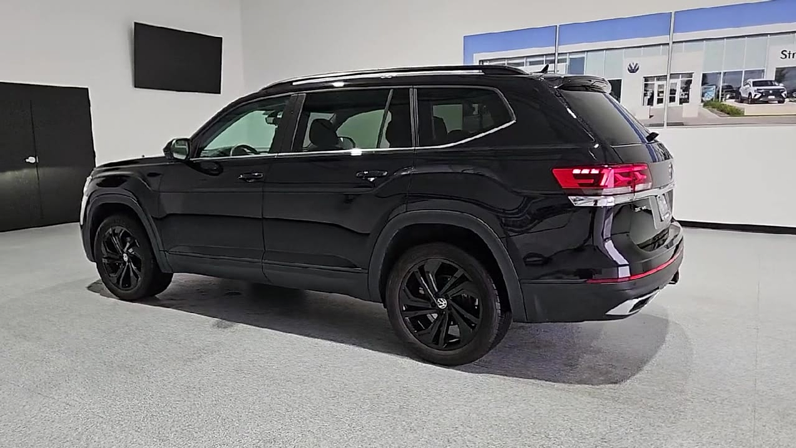 2023 Volkswagen Atlas 3.6L V6 SE w/Technology Deep Black at Street VW of Amarillo