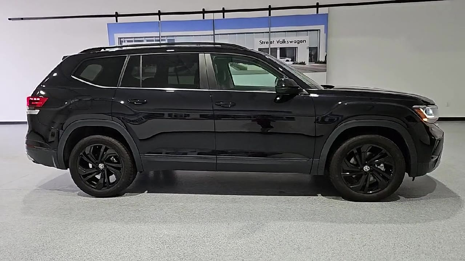2023 Volkswagen Atlas 3.6L V6 SE w/Technology Deep Black at Street VW of Amarillo
