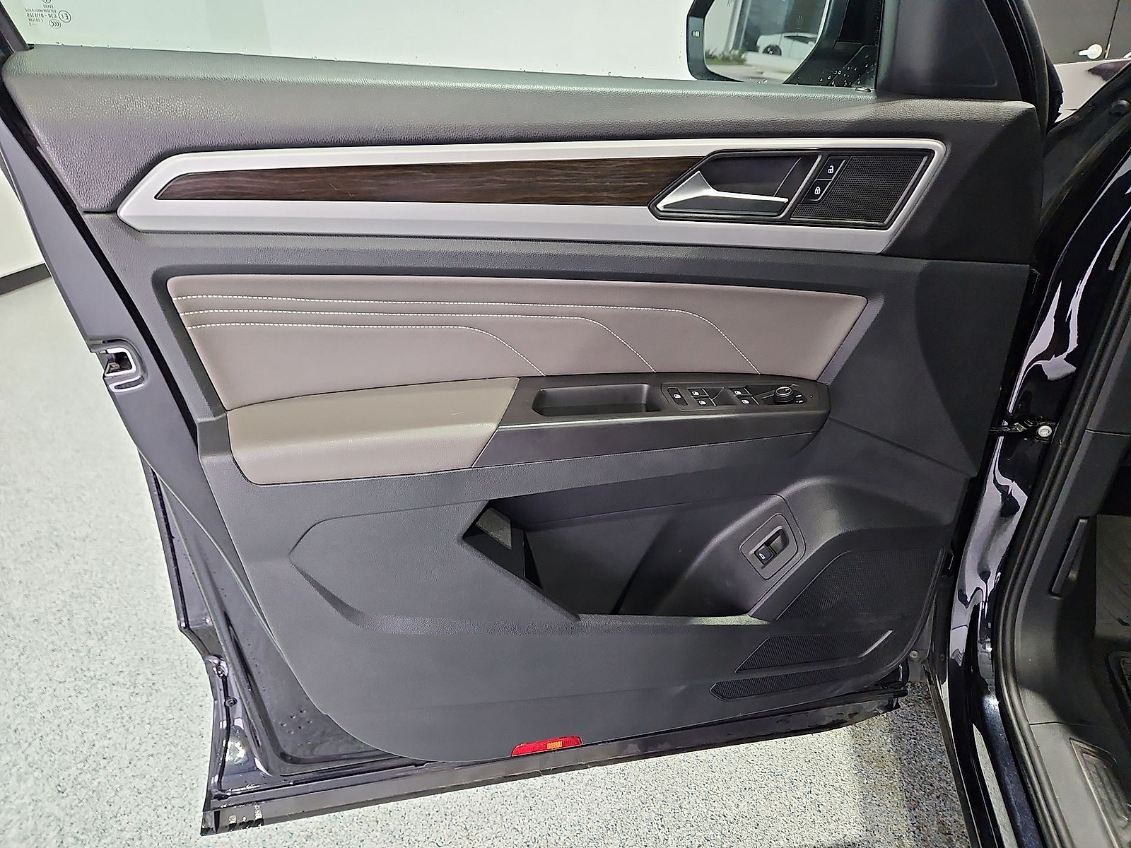 2023 Volkswagen Atlas 3.6L V6 SE w/Technology Deep Black at Street VW of Amarillo