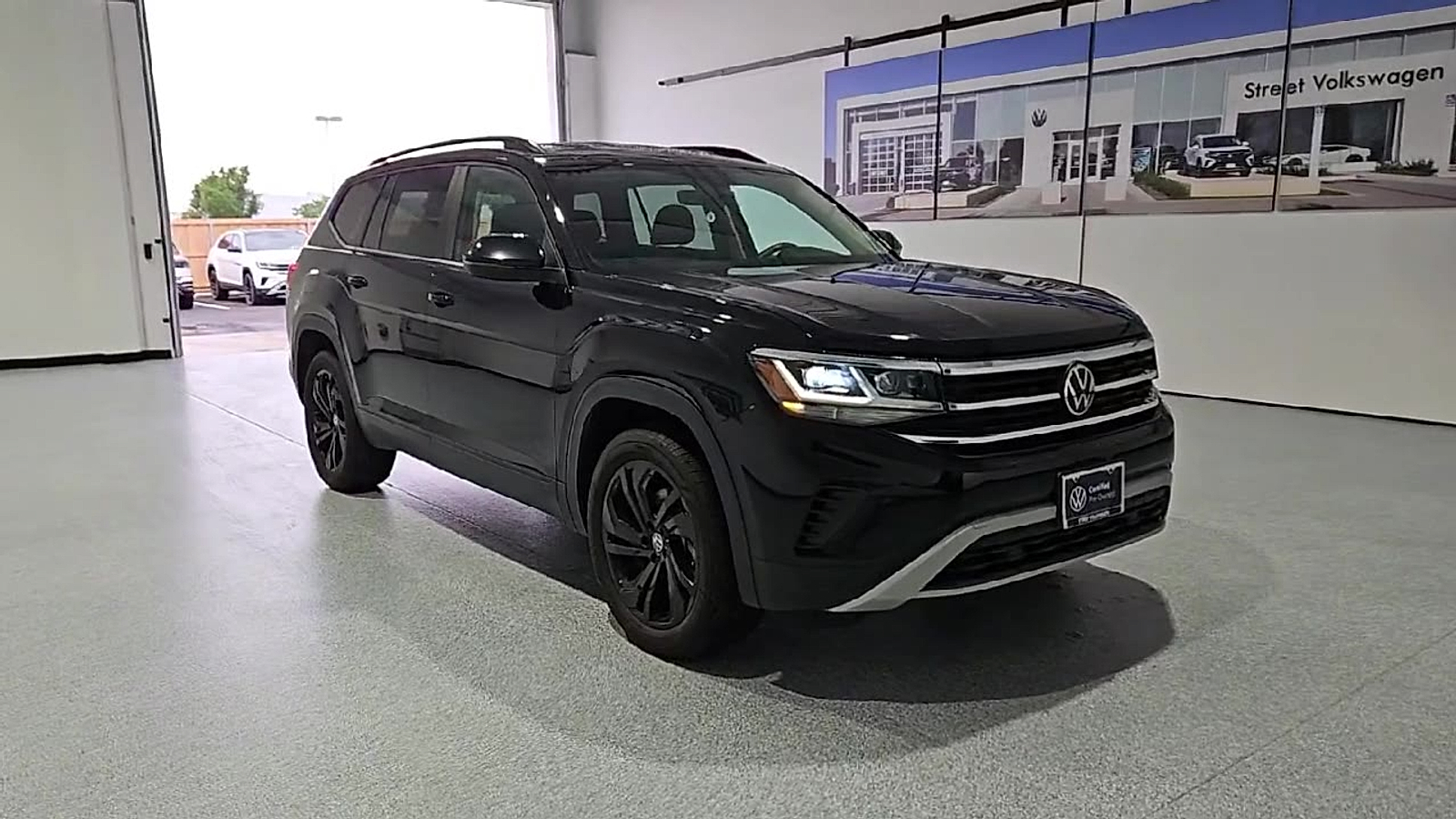 2023 Volkswagen Atlas 3.6L V6 SE w/Technology Deep Black at Street VW of Amarillo