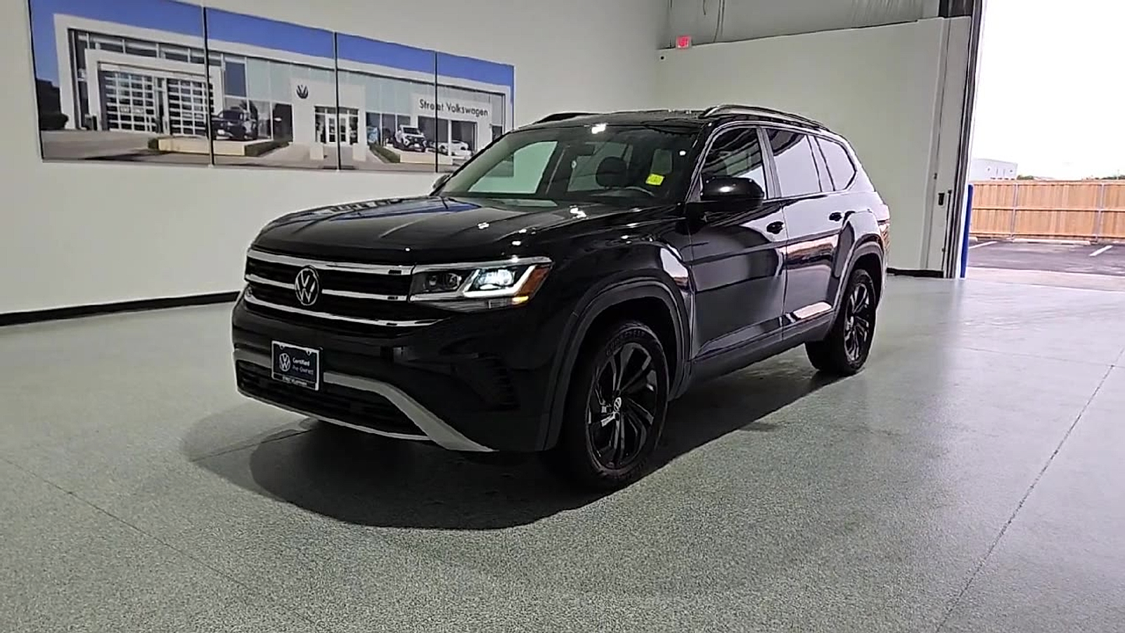 2023 Volkswagen Atlas 3.6L V6 SE w/Technology Deep Black at Street VW of Amarillo