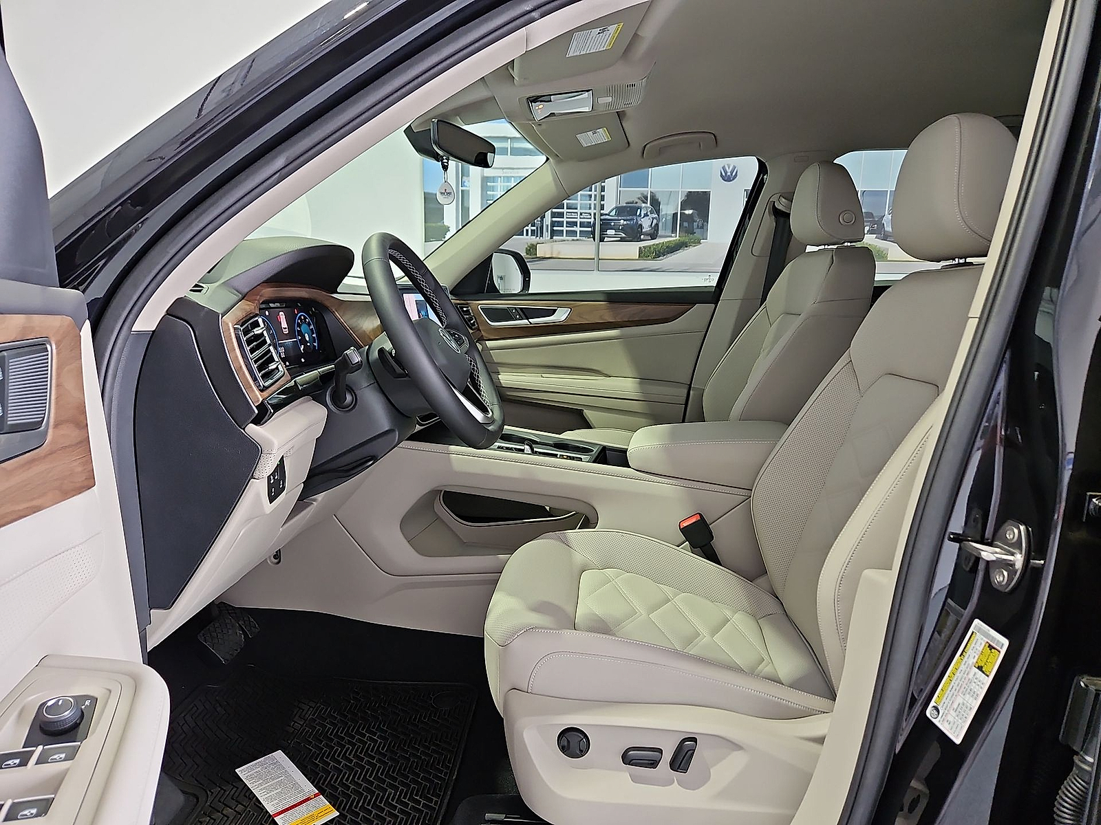 2026 Volkswagen Atlas SE Deep Black Pearl at Street VW of Amarillo