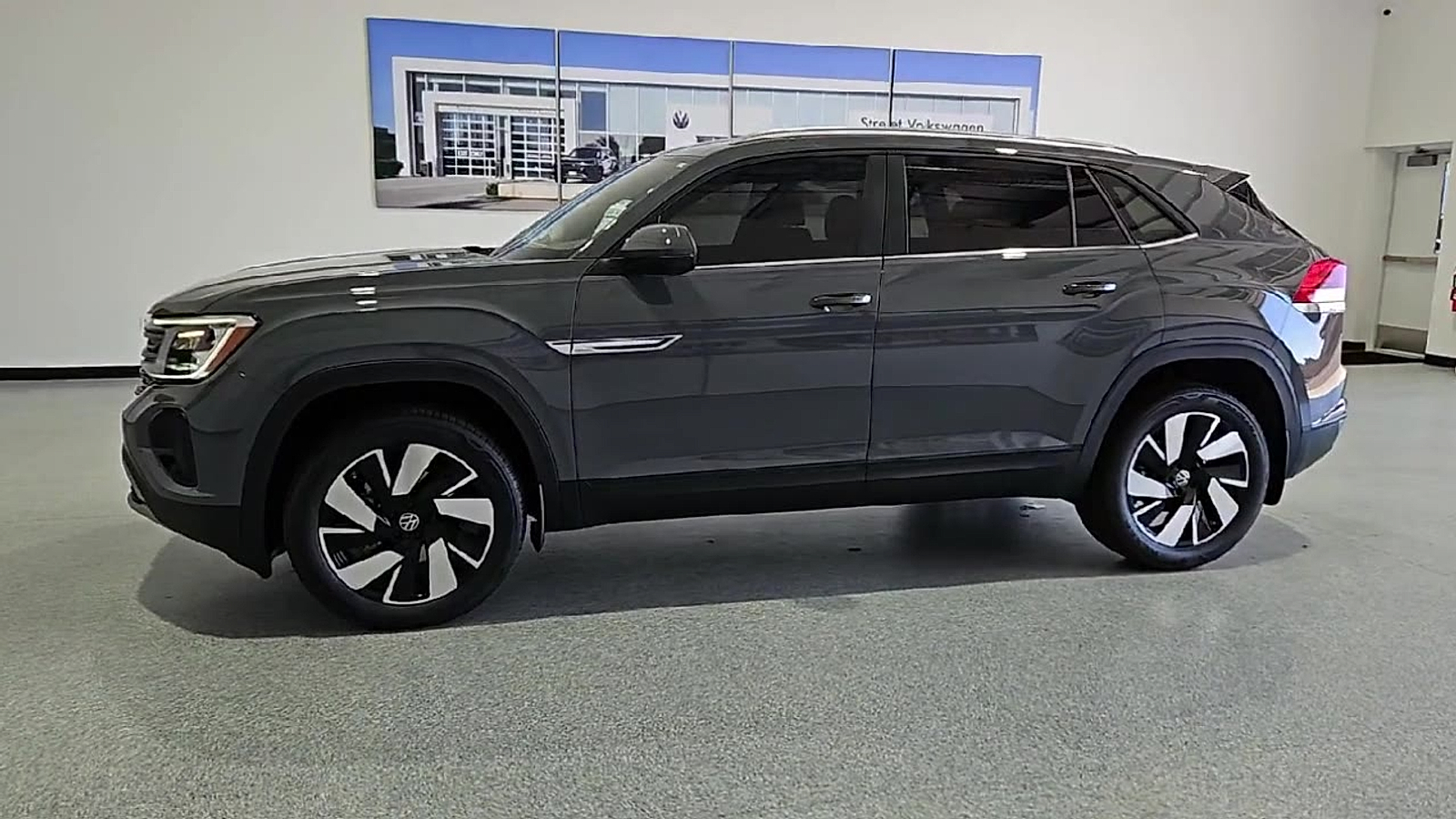 2026 Volkswagen Atlas Cross Sport photo 5 of 22