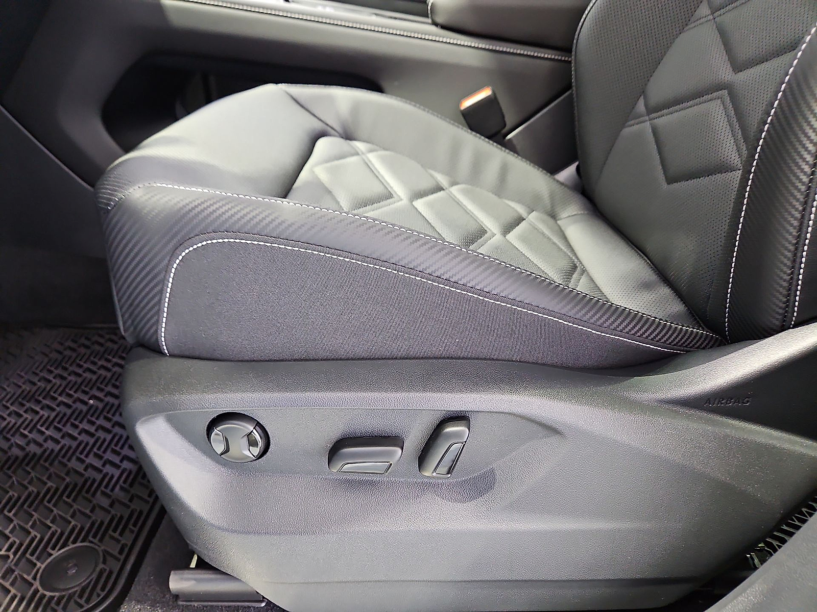 2026 Volkswagen Atlas Cross Sport photo 17 of 22