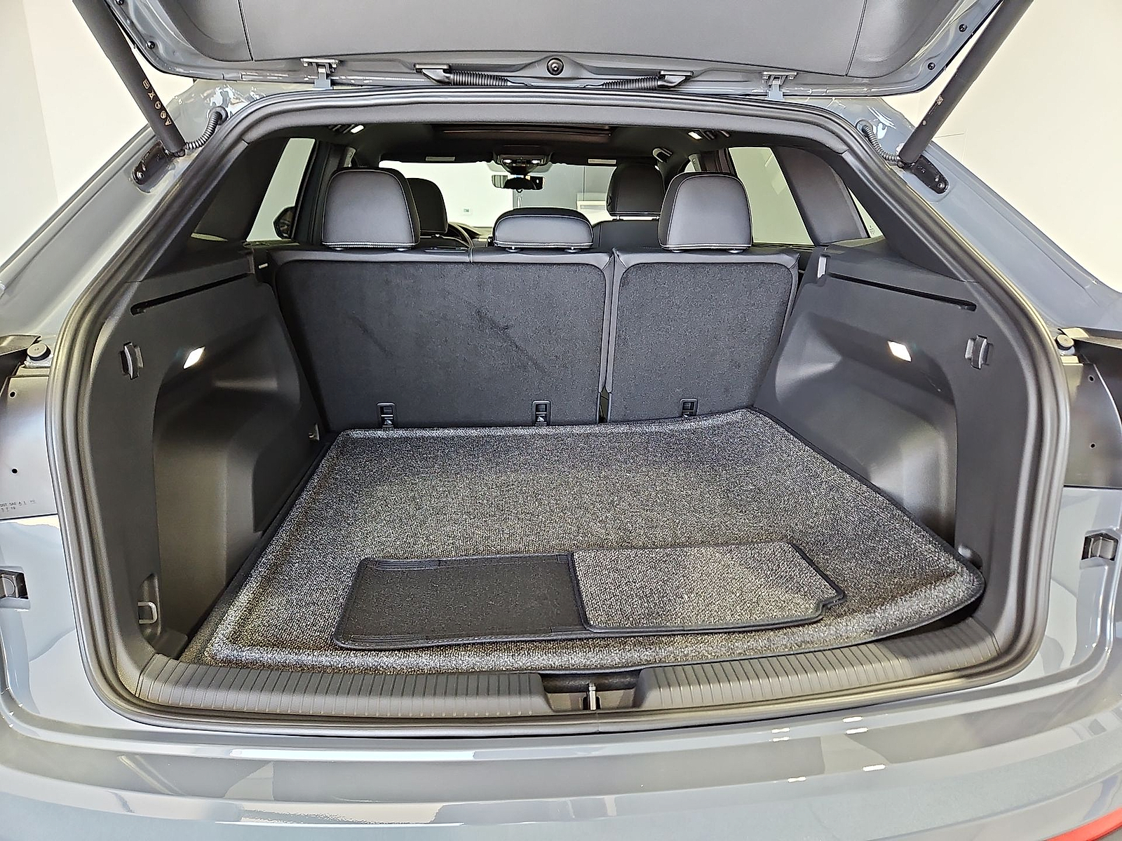 2026 Volkswagen Atlas Cross Sport photo 12 of 22