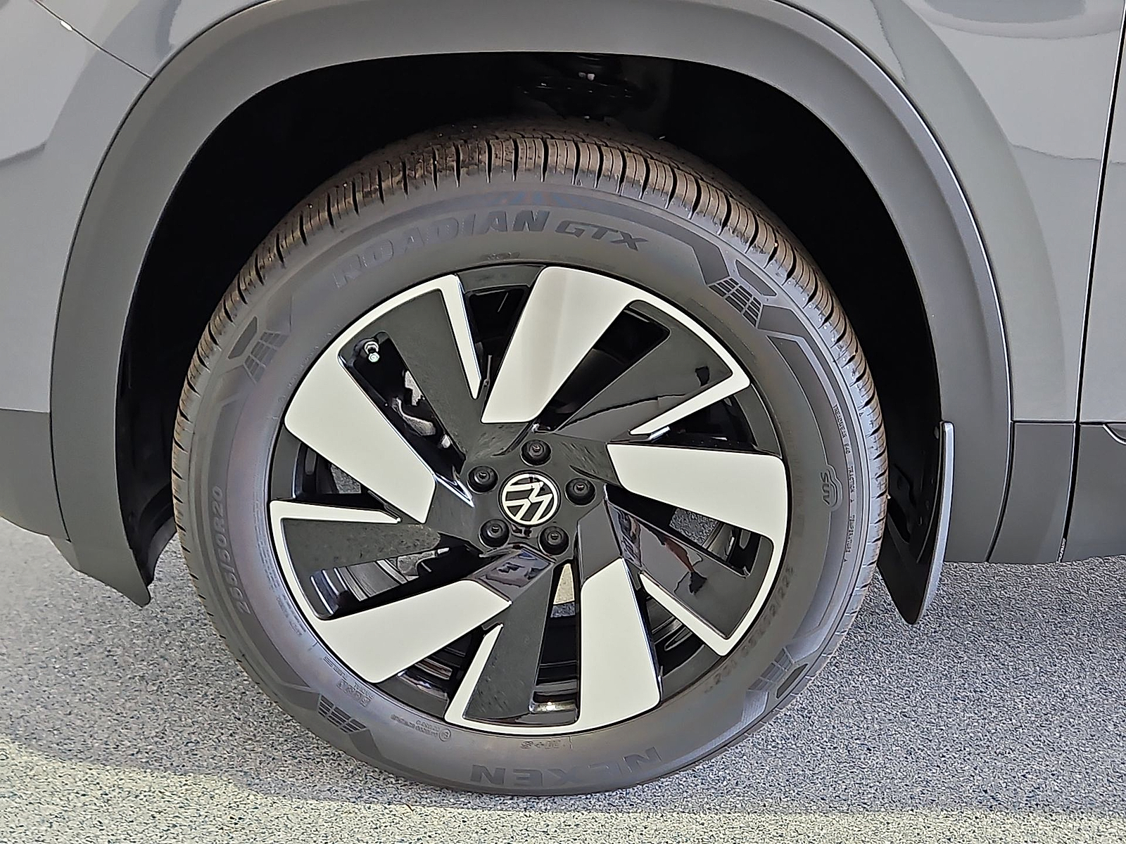 2026 Volkswagen Atlas Cross Sport photo 11 of 22