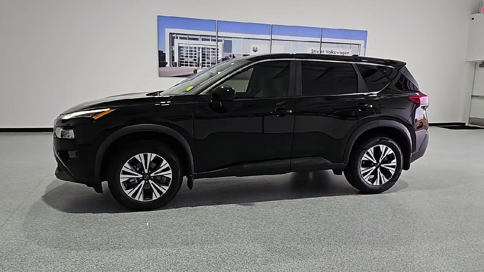 2023 Nissan Rogue SV FWD - 4
