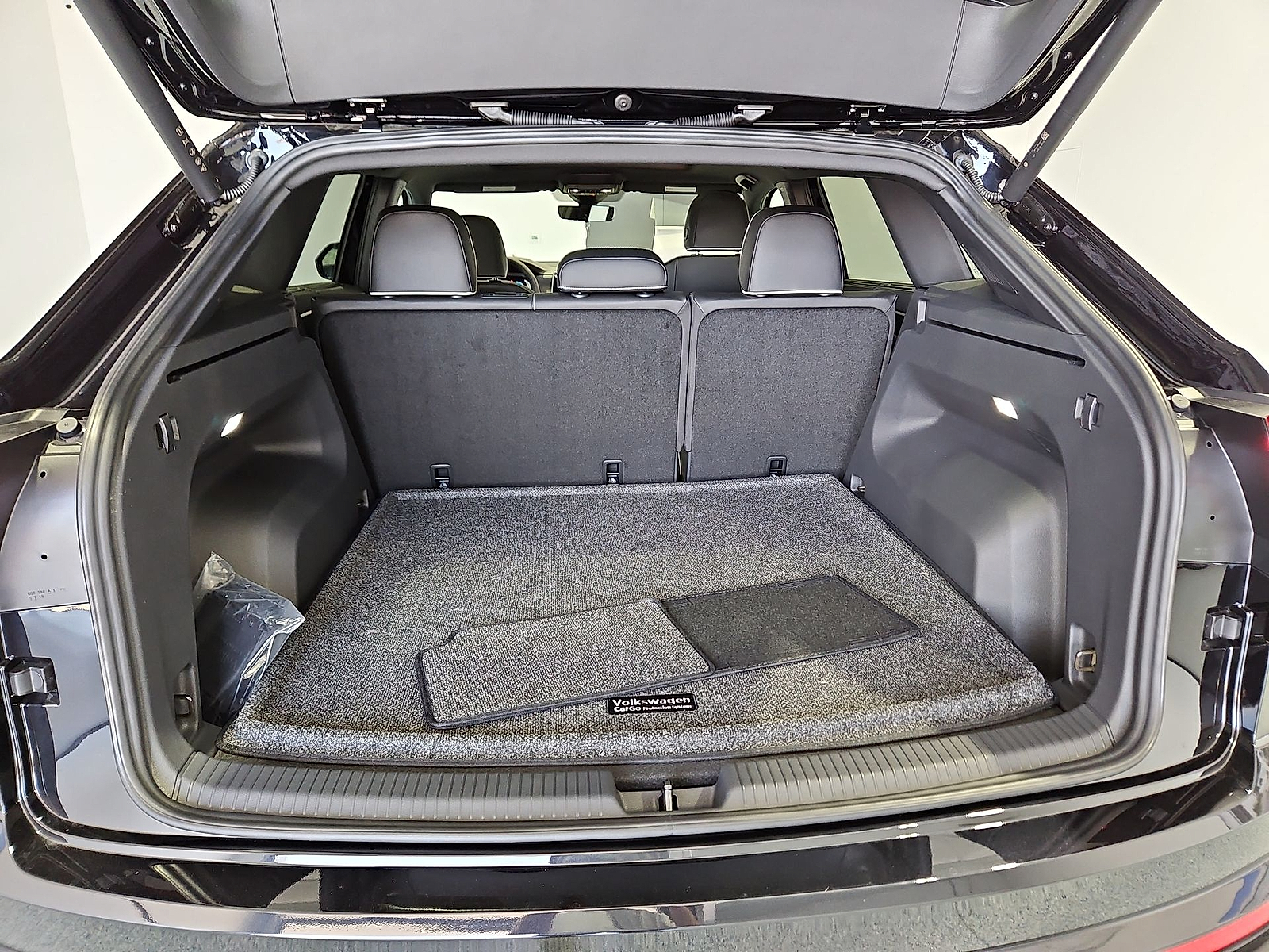 2026 Volkswagen Atlas Cross Sport photo 12 of 22