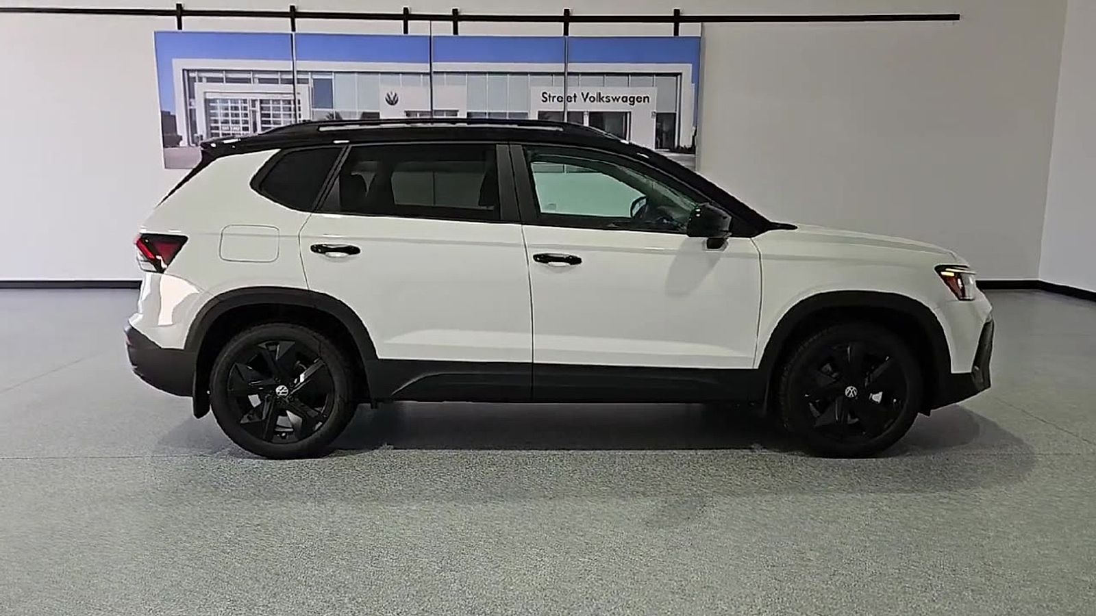 2026 Volkswagen Taos SE Black Pure White w/Deep Blk Rf at Street VW of Amarillo
