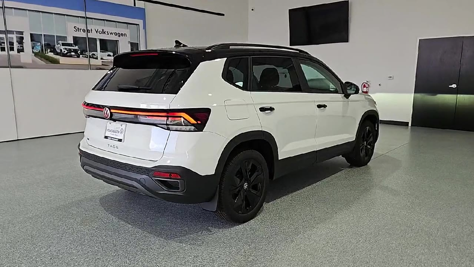 2026 Volkswagen Taos SE Black Pure White w/Deep Blk Rf at Street VW of Amarillo