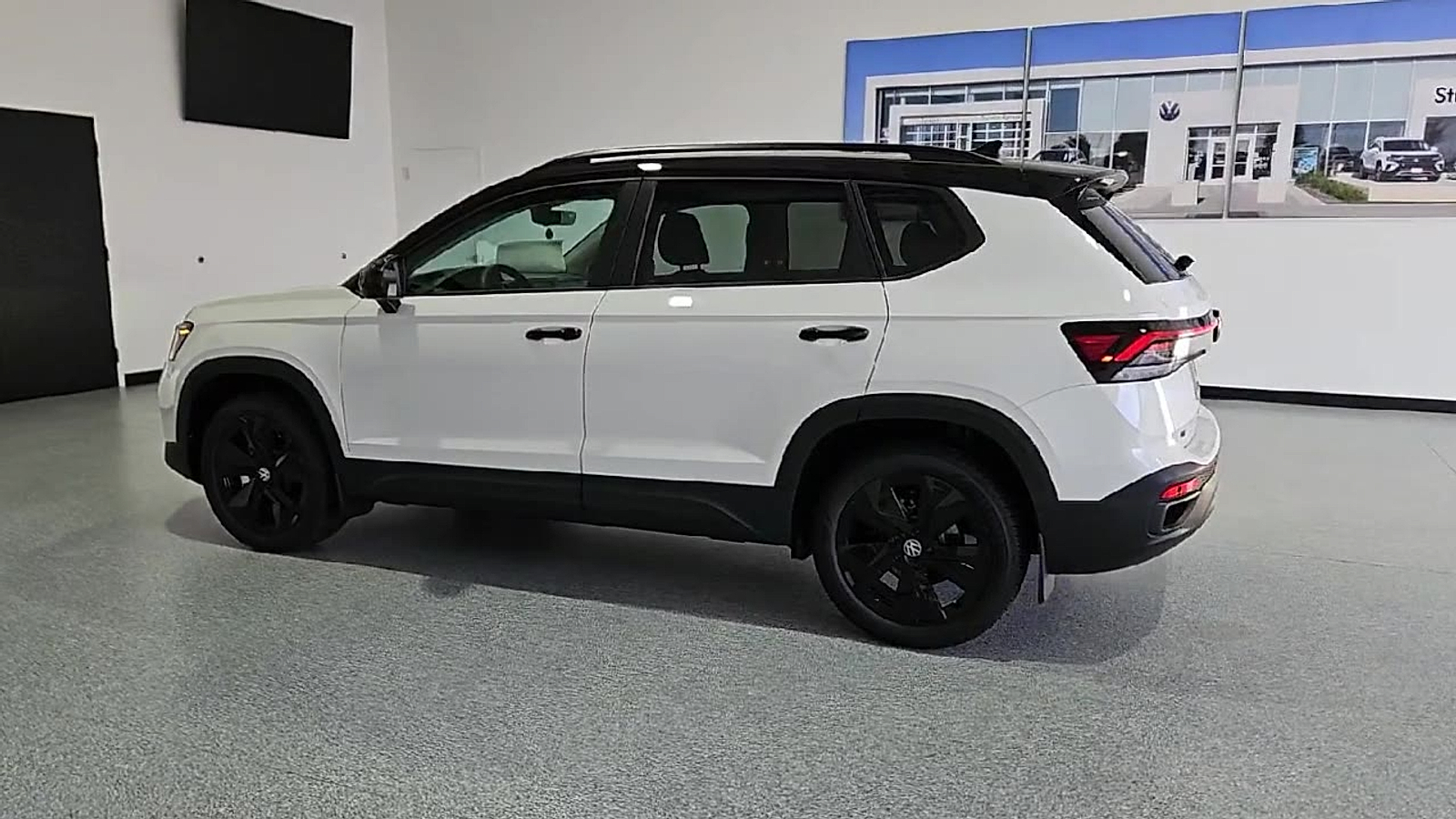 2026 Volkswagen Taos SE Black Pure White w/Deep Blk Rf at Street VW of Amarillo