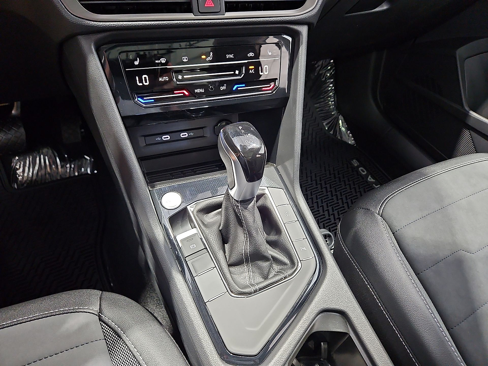 2026 Volkswagen Taos SE Black Pure White w/Deep Blk Rf at Street VW of Amarillo