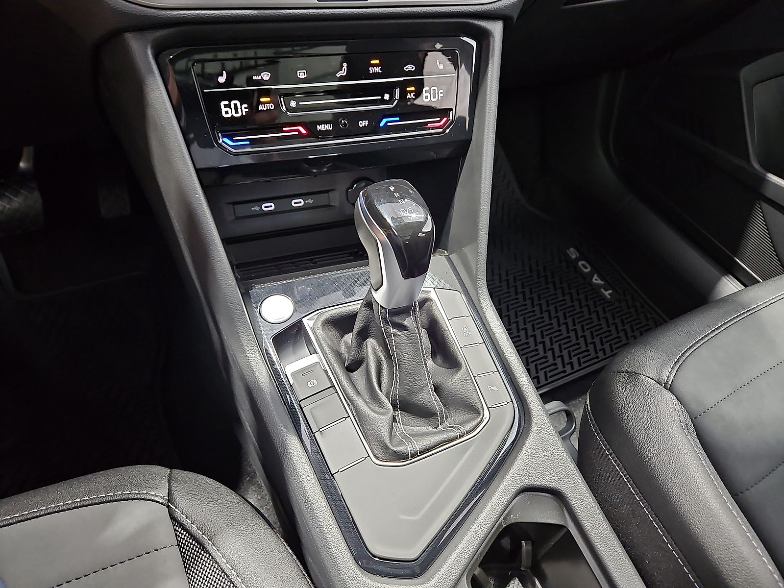 2026 Volkswagen Taos SE Black Pure White w/Deep Blk Rf at Street VW of Amarillo