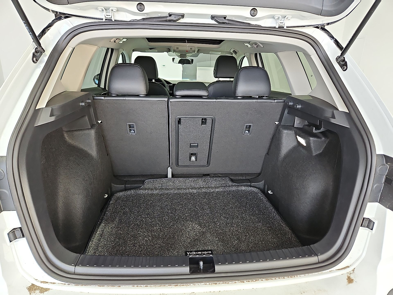 2026 Volkswagen Taos SE Black Pure White w/Deep Blk Rf at Street VW of Amarillo