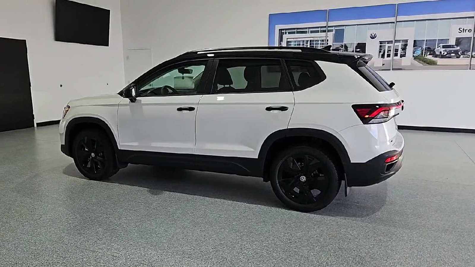 2026 Volkswagen Taos SE Black Pure White w/Deep Blk Rf at Street VW of Amarillo