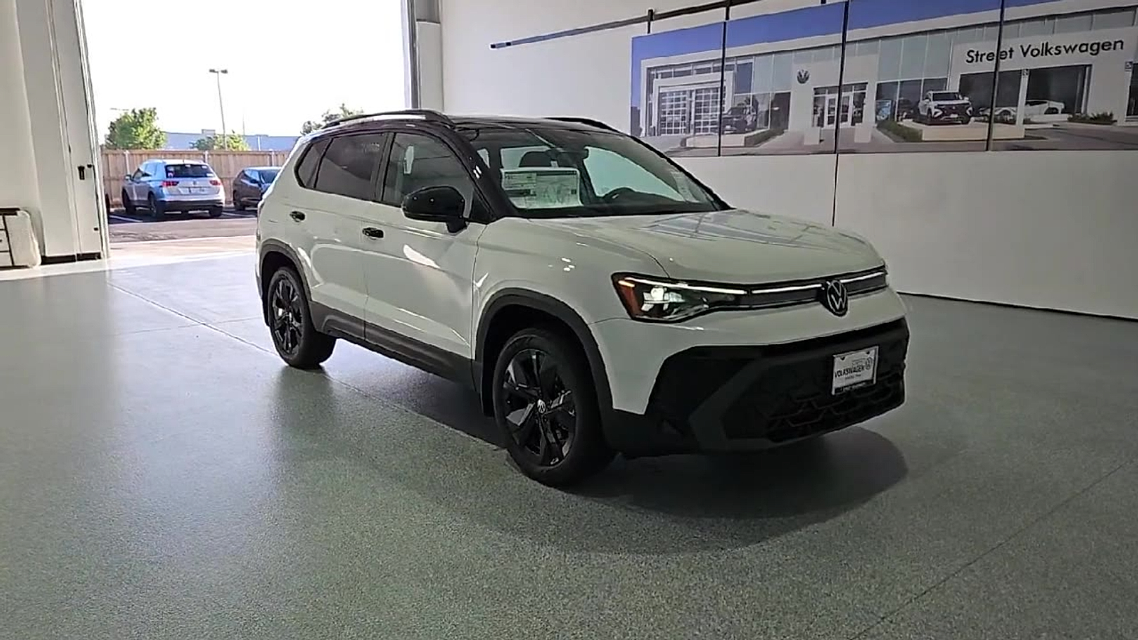 2026 Volkswagen Taos SE Black Pure White w/Deep Blk Rf at Street VW of Amarillo