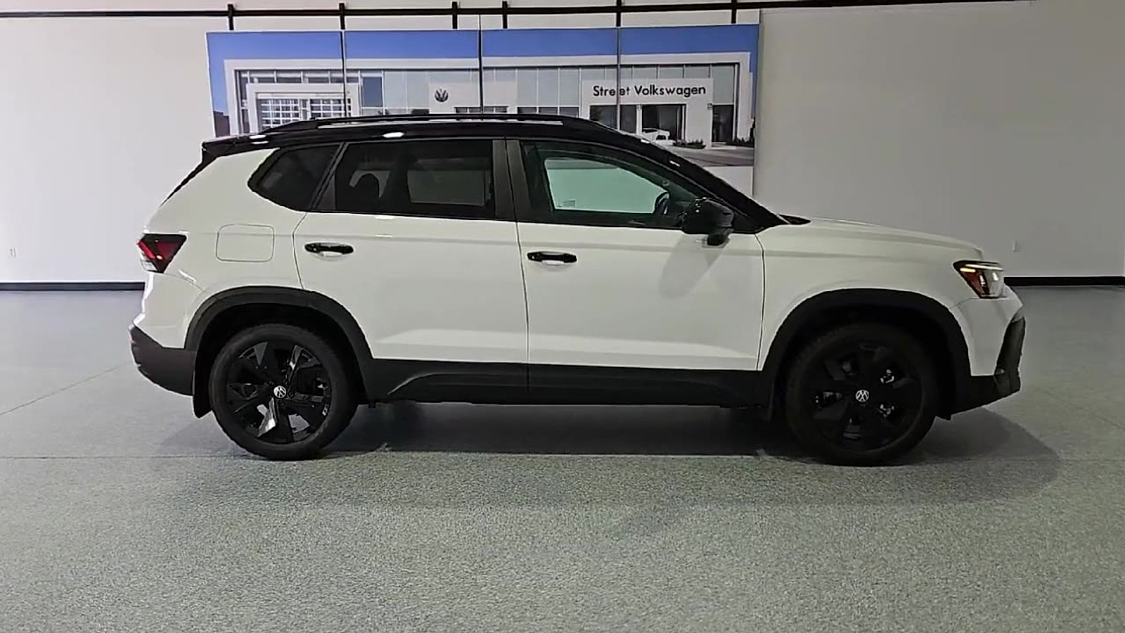 2026 Volkswagen Taos SE Black Pure White w/Deep Blk Rf at Street VW of Amarillo