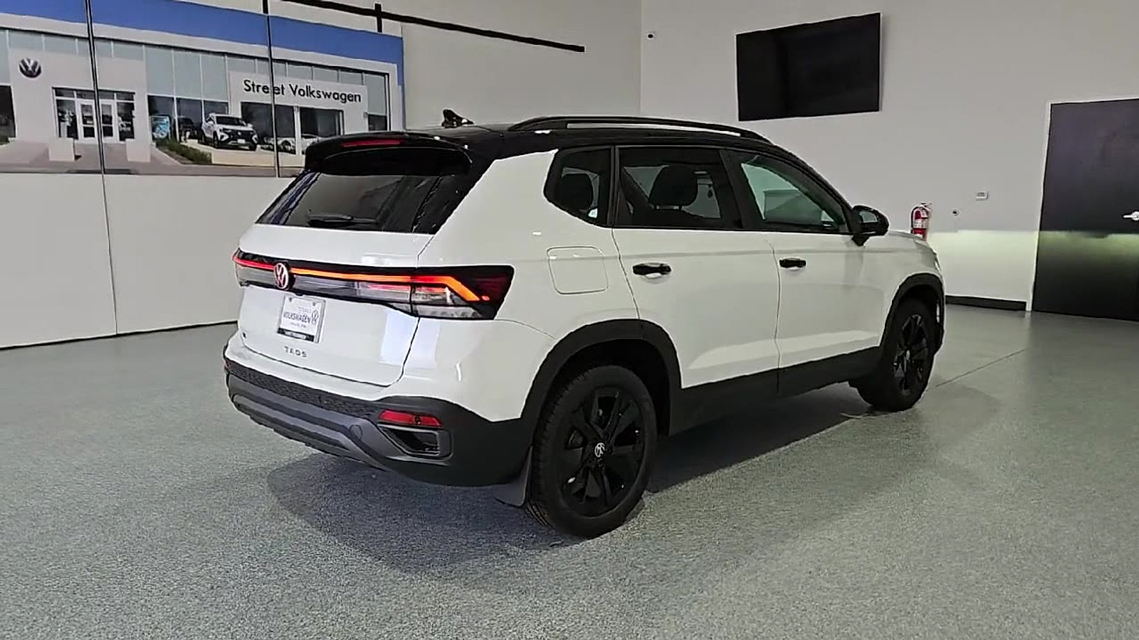 2026 Volkswagen Taos SE Black Pure White w/Deep Blk Rf at Street VW of Amarillo