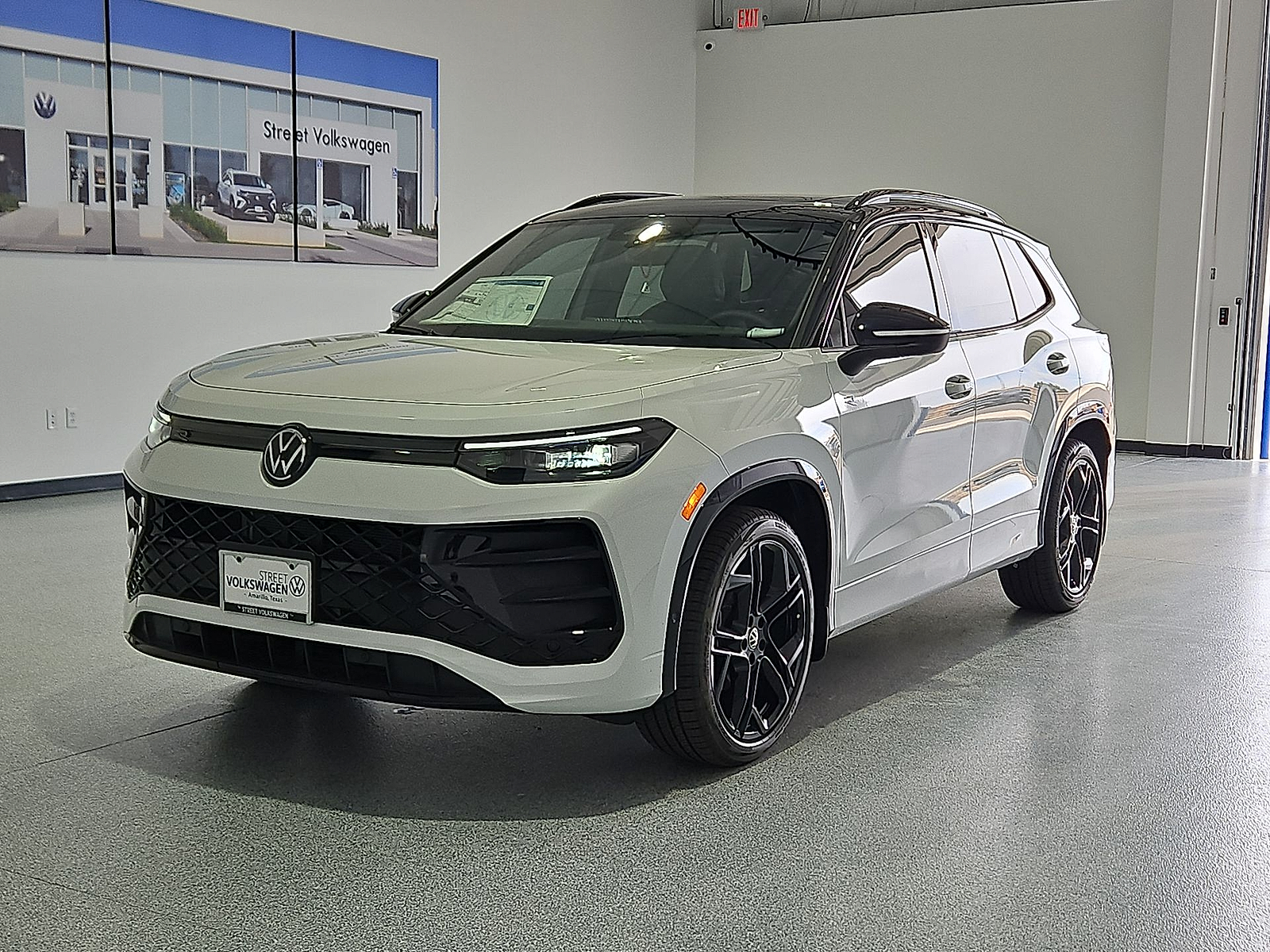 2026 Volkswagen Tiguan photo 4 of 22