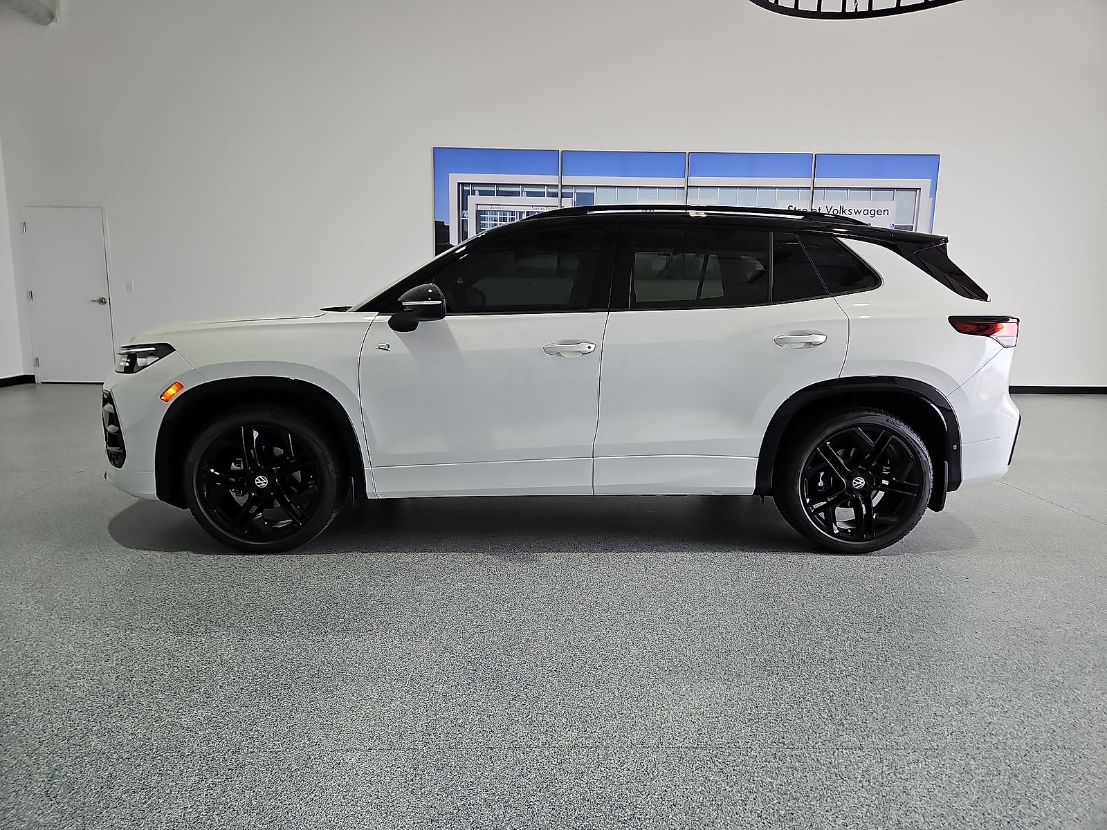 2026 Volkswagen Tiguan photo 5 of 22
