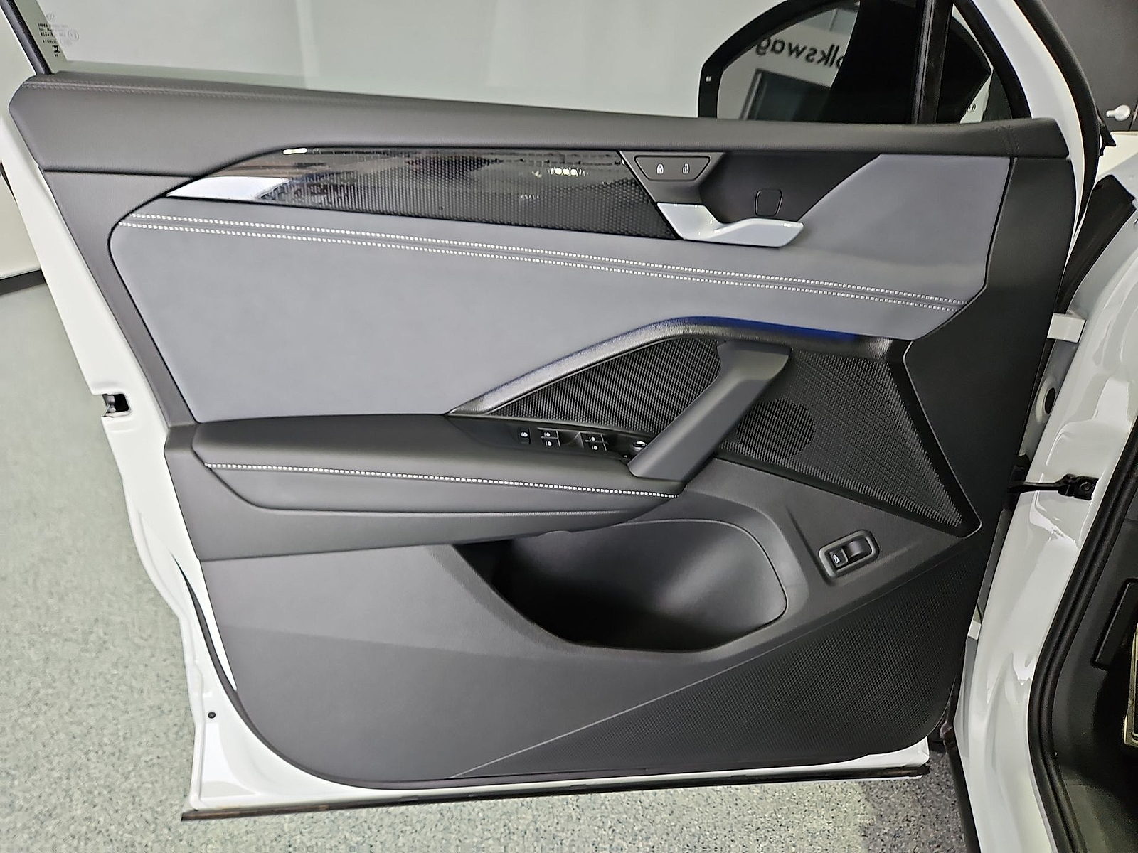 2026 Volkswagen Tiguan photo 15 of 22