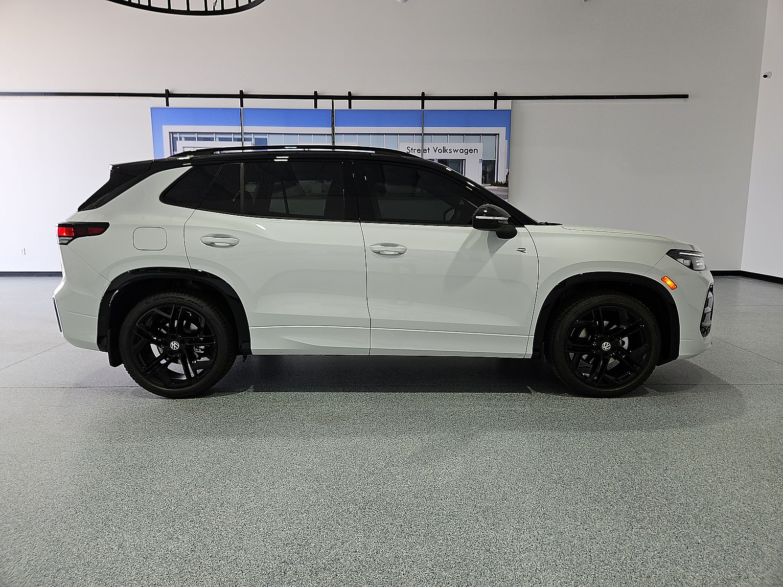2026 Volkswagen Tiguan photo 9 of 22