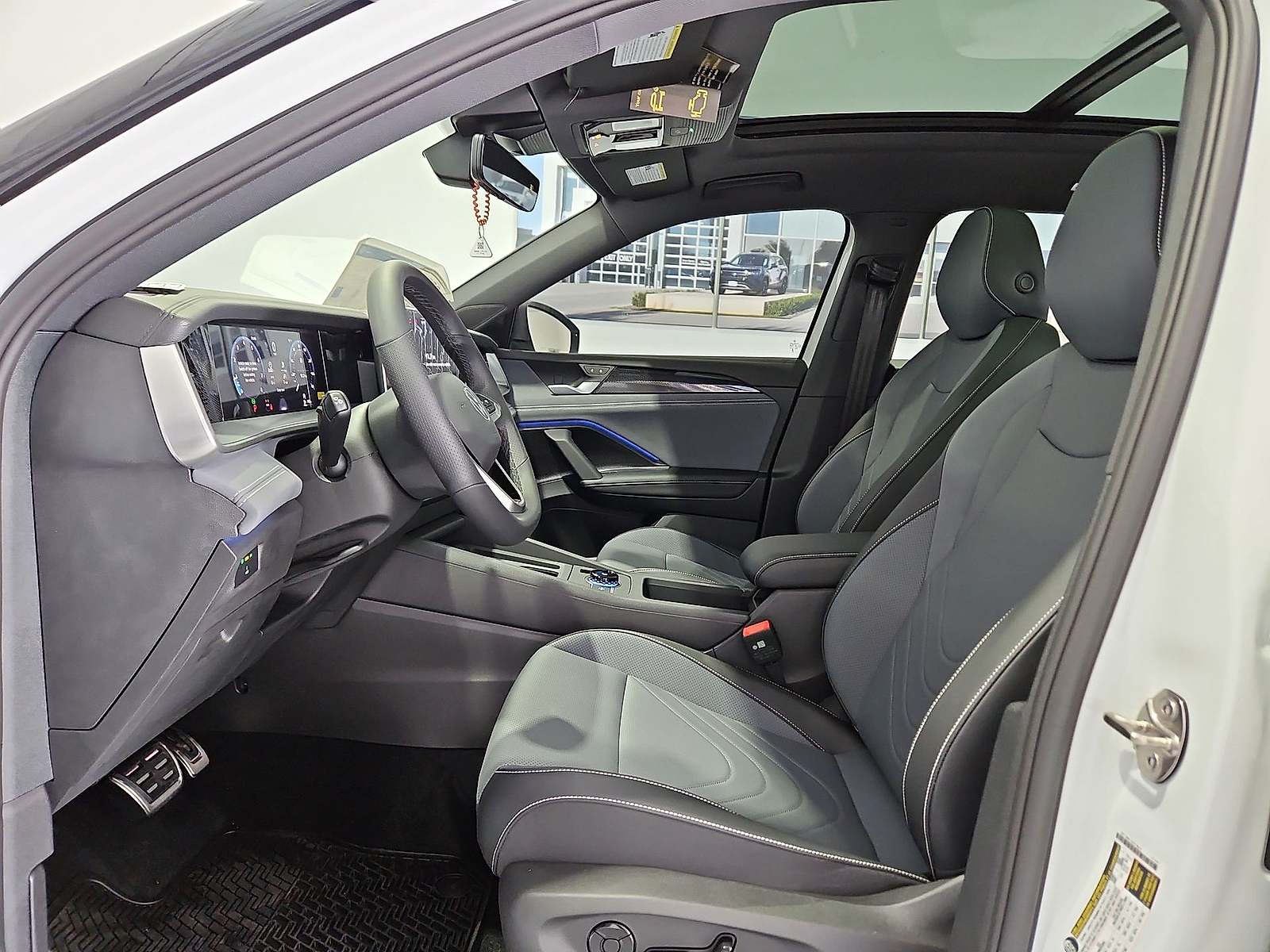 2026 Volkswagen Tiguan photo 16 of 22