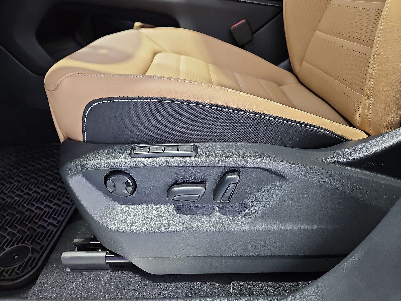 2026 Volkswagen Atlas Cross Sport photo 17 of 22