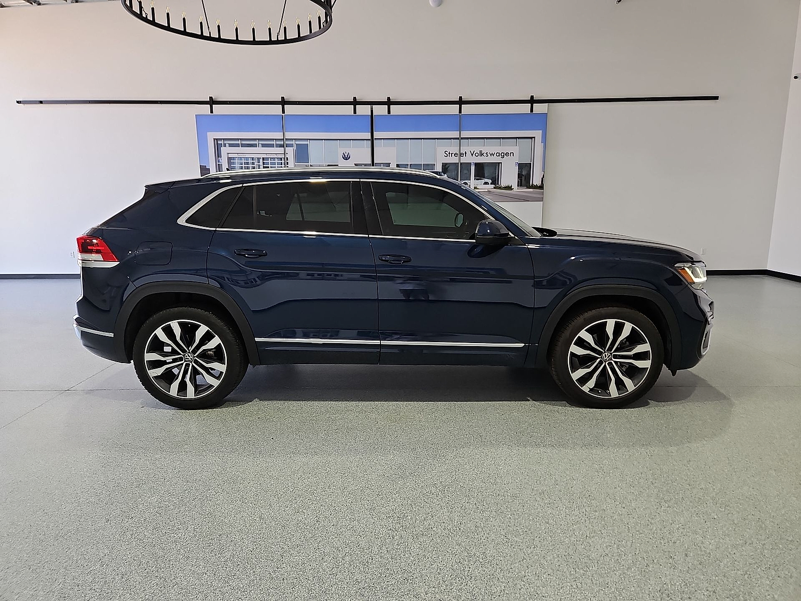 2023 Volkswagen Atlas Cross Sport 3.6L V6 SEL Premium R-Line - 8