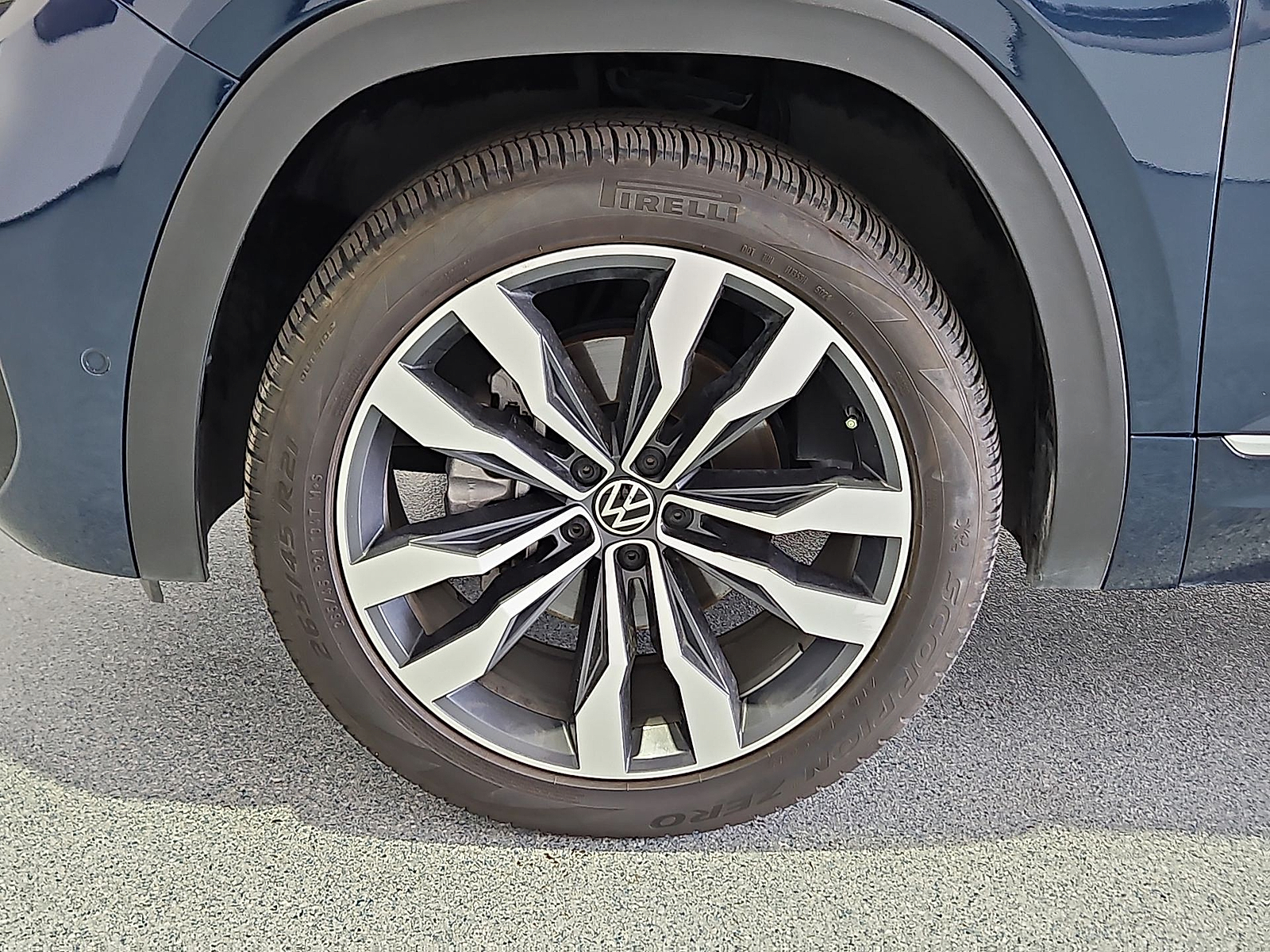 2023 Volkswagen Atlas Cross Sport 3.6L V6 SEL Premium R-Line - 10