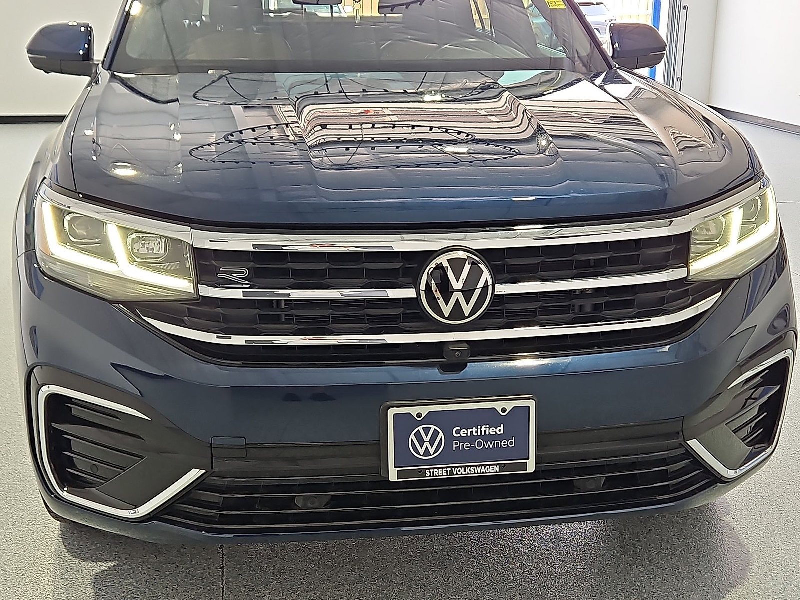2023 Volkswagen Atlas Cross Sport 3.6L V6 SEL Premium R-Line - 9