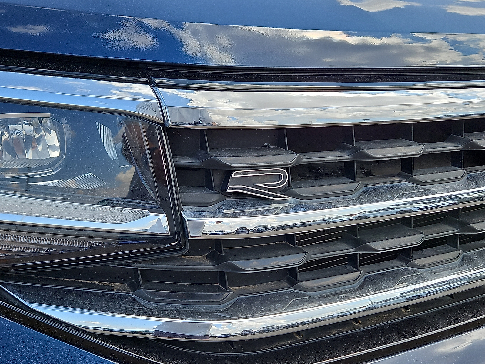 2023 Volkswagen Atlas Cross Sport 3.6L V6 SEL Premium R-Line - 2