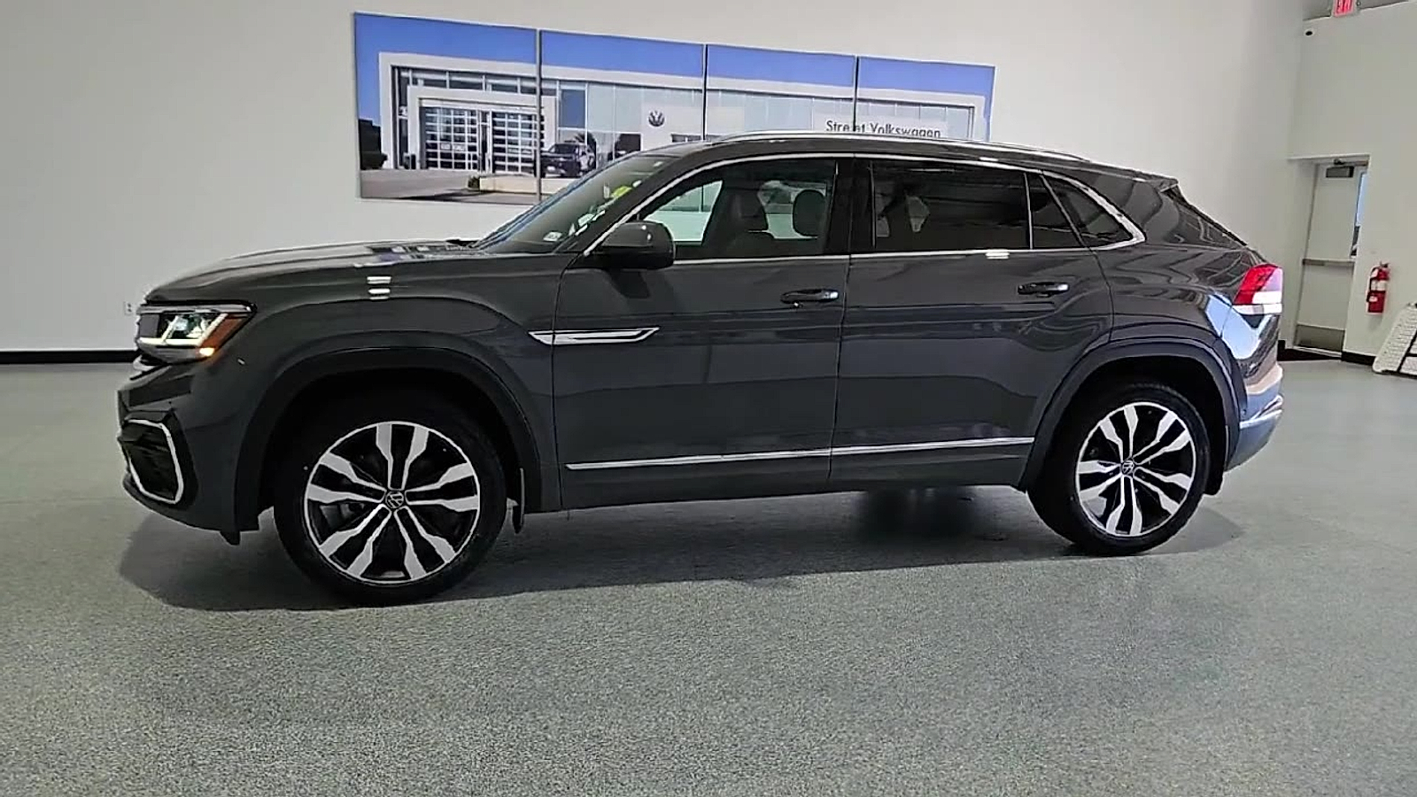 2023 Volkswagen Atlas Cross Sport 3.6L V6 SEL Premium R-Line - 4